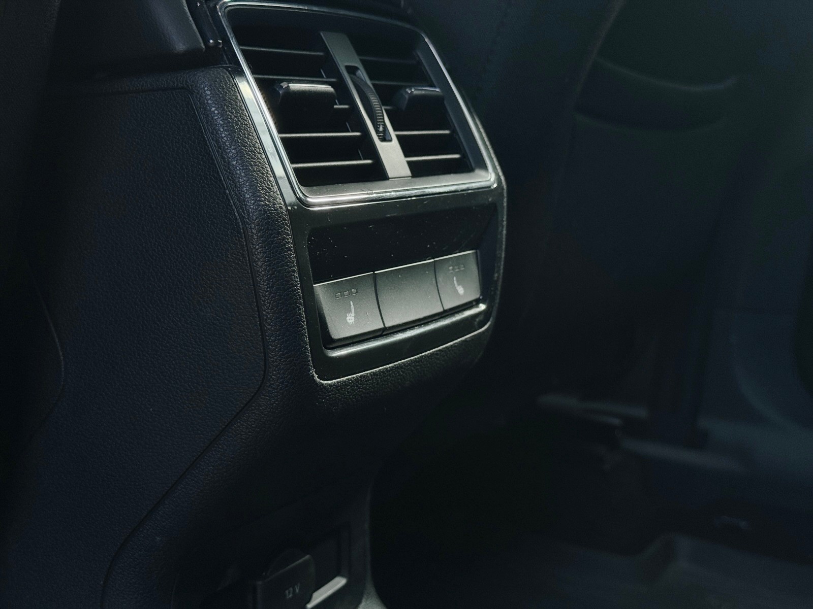SKODA Karoq 2.0 TDI CR Style 4x4 DSG-image-19