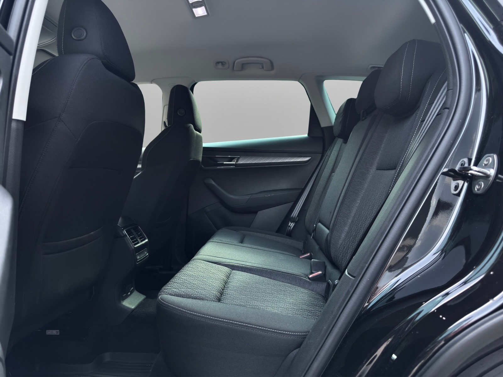 SKODA Karoq 2.0 TDI CR Style 4x4 DSG-image-10