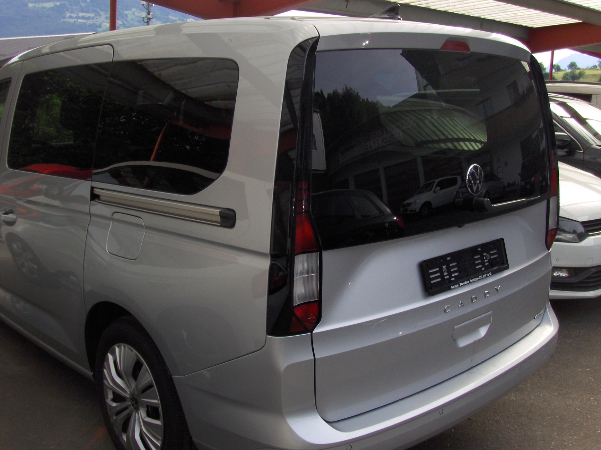VW Caddy Maxi 2.0 TDI Life 4Motion-image-3