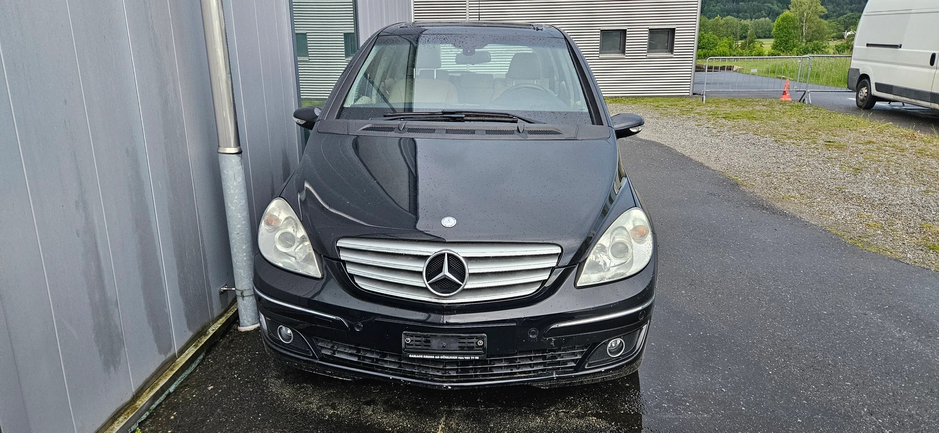 MERCEDES-BENZ B 200-image-1