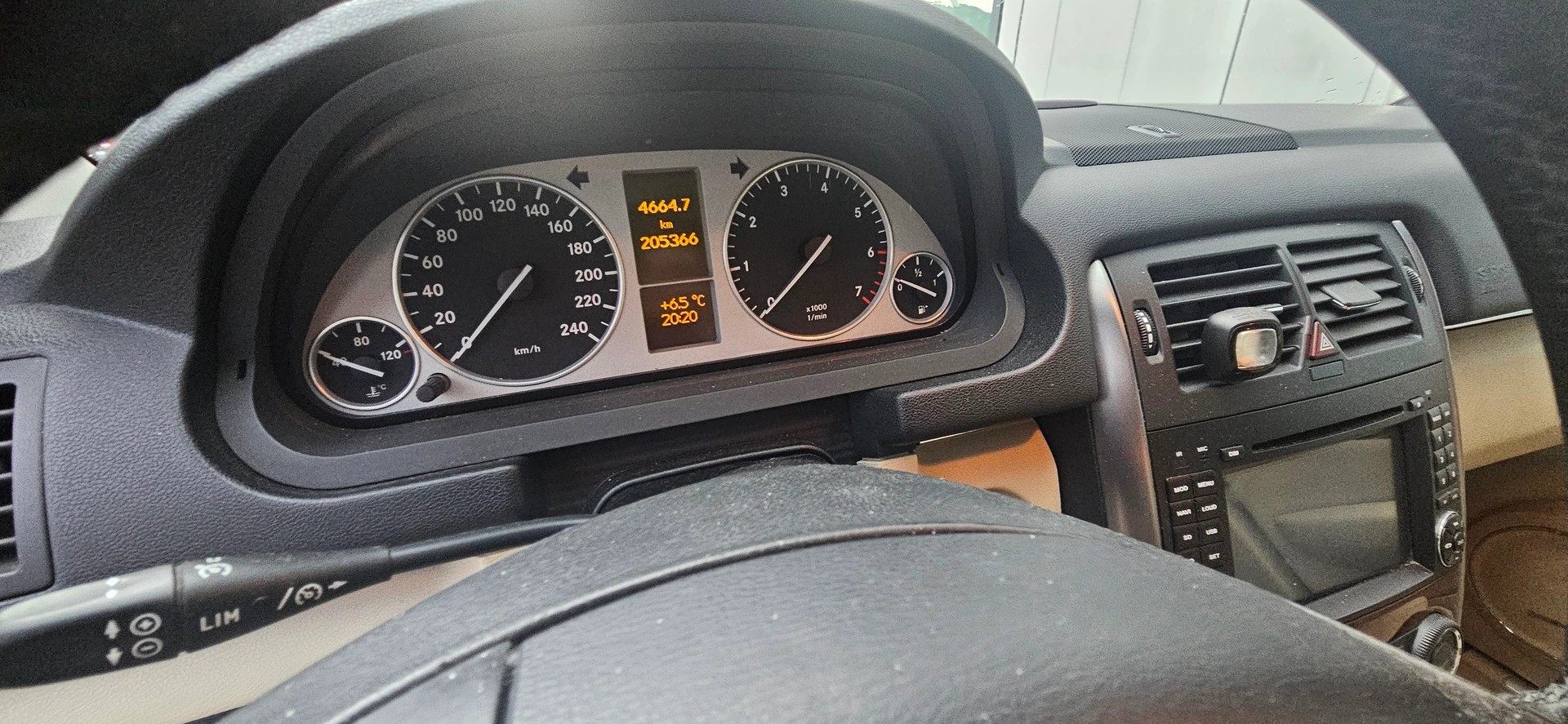MERCEDES-BENZ B 200-image-9