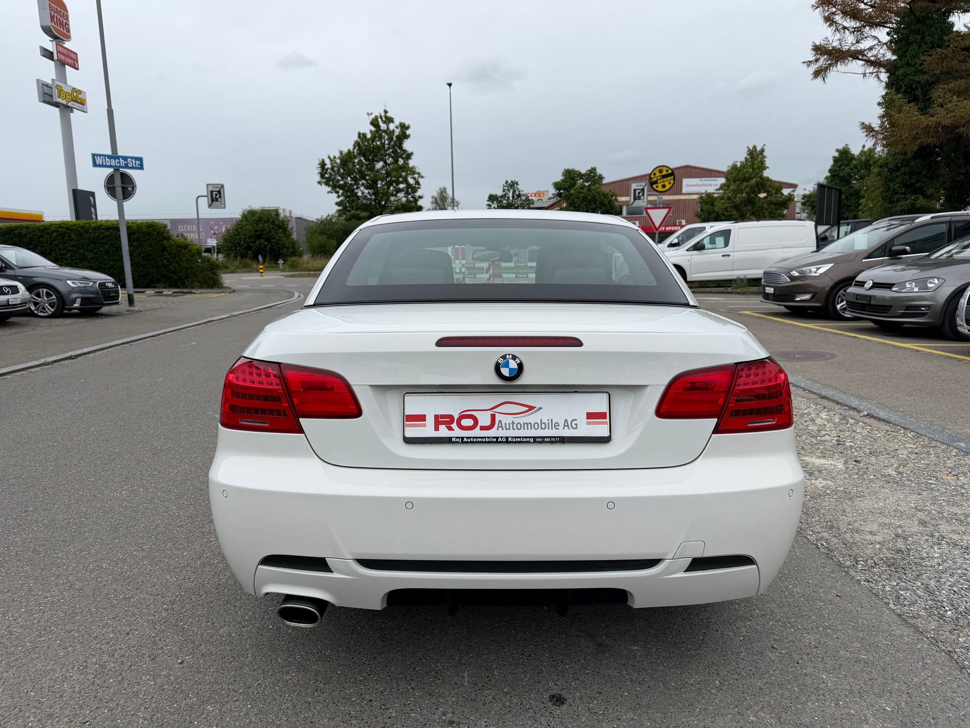 BMW 320i Cabriolet-image-5