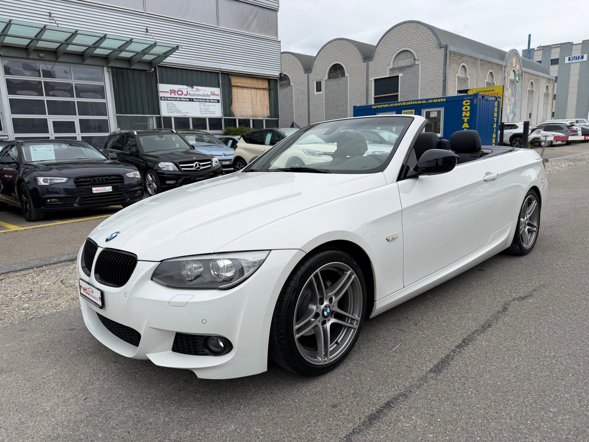 BMW 320i Cabriolet-image-8