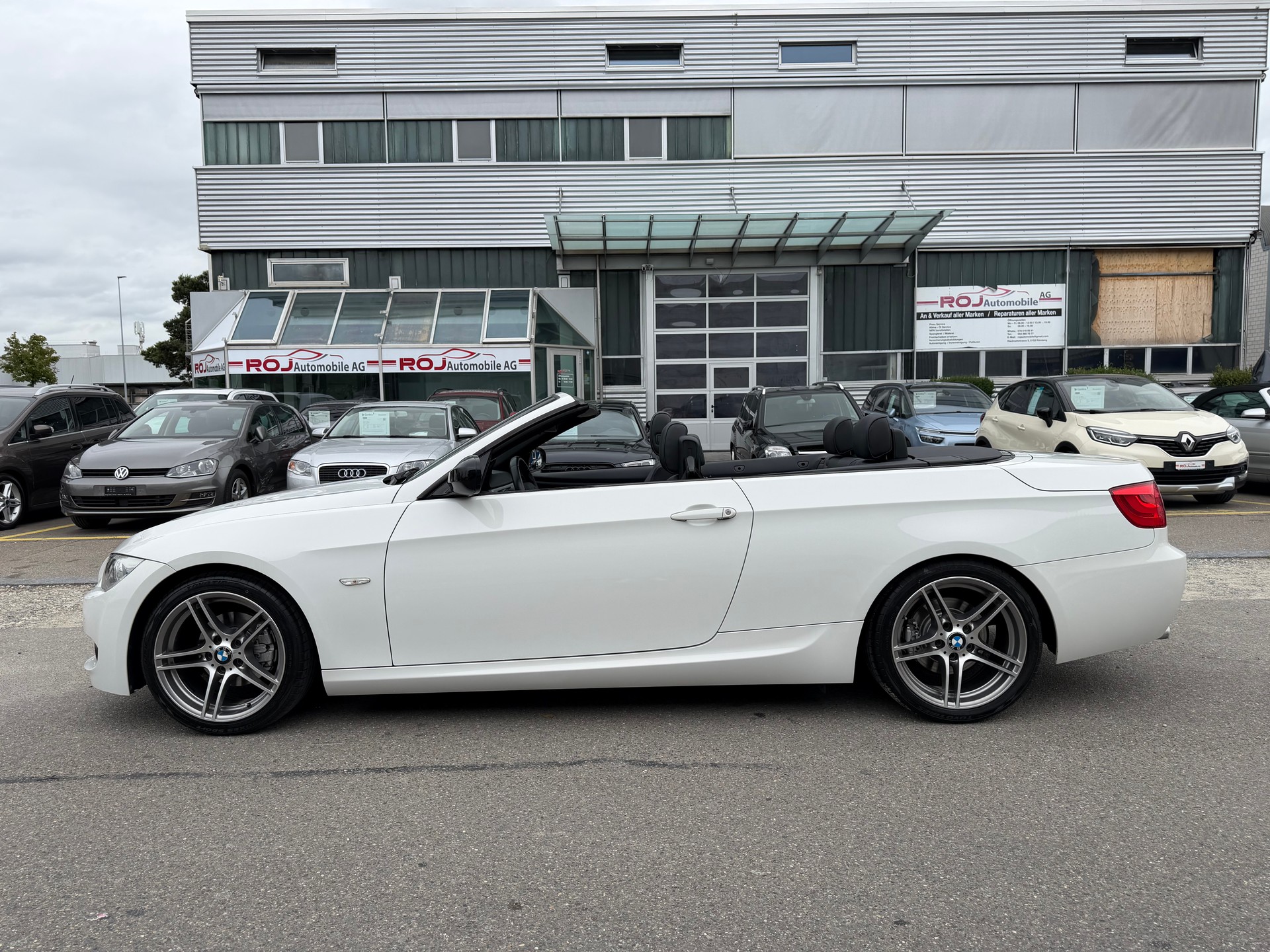 BMW 320i Cabriolet-image-7