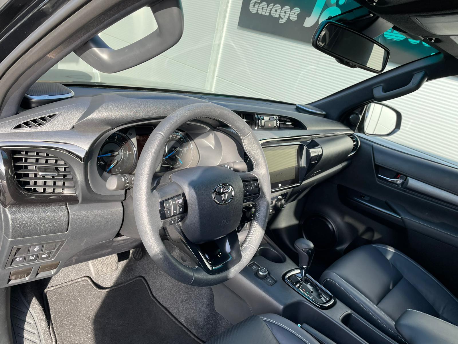 TOYOTA Hilux Double Cab.-Pick-up 2.8 D-4D 204 Invincible MHEV-image-7