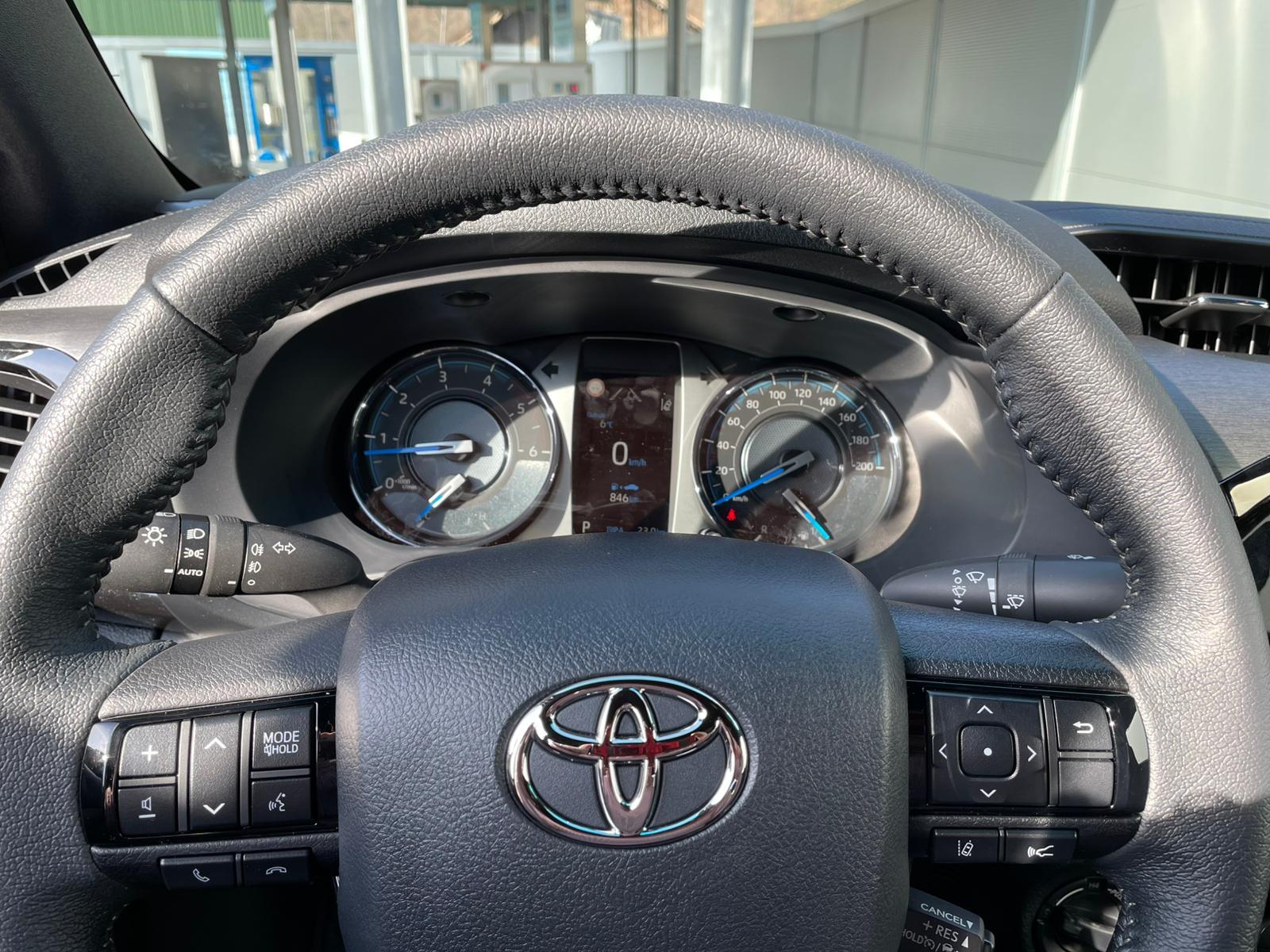 TOYOTA Hilux Double Cab.-Pick-up 2.8 D-4D 204 Invincible MHEV-image-14
