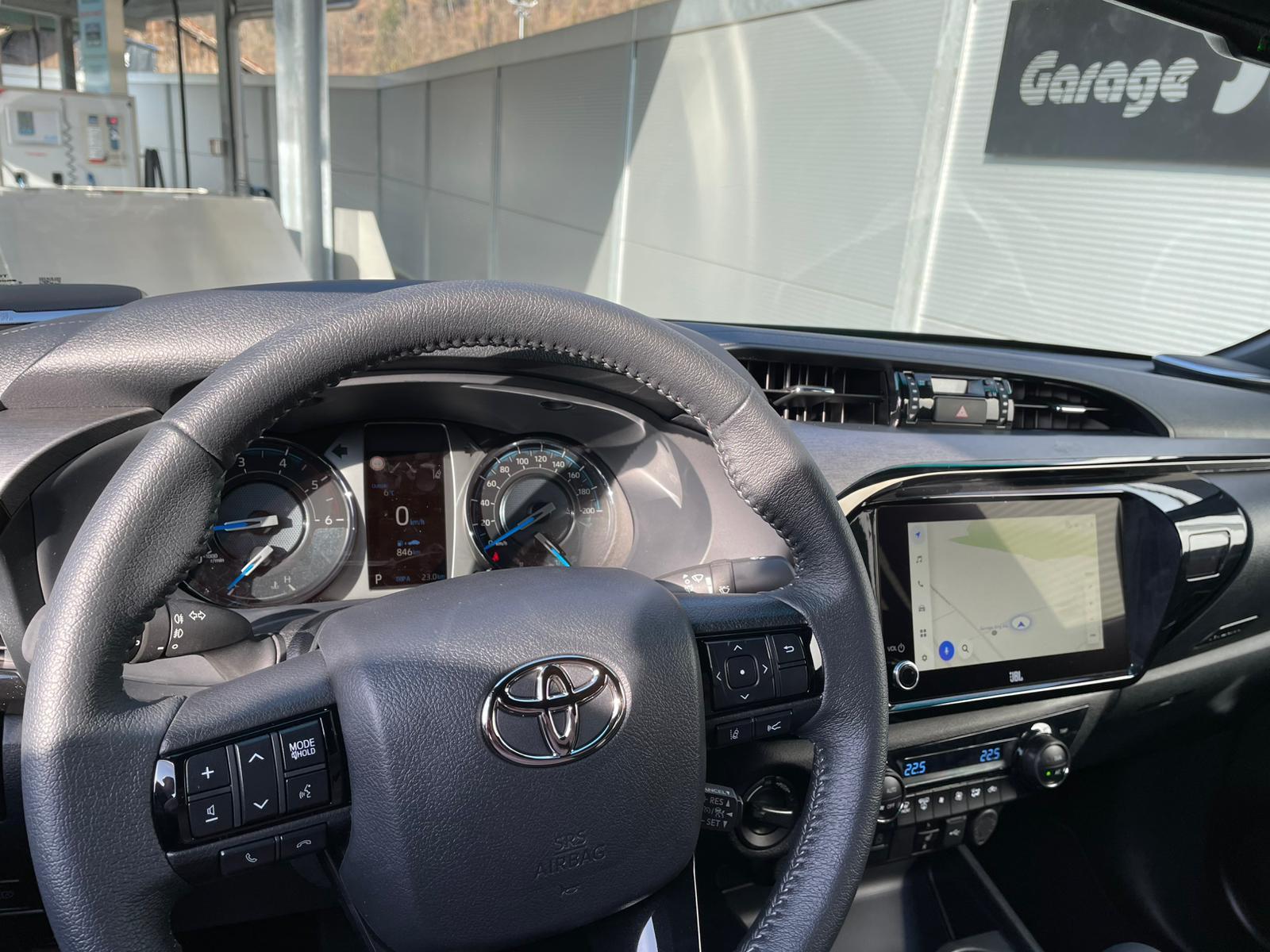 TOYOTA Hilux Double Cab.-Pick-up 2.8 D-4D 204 Invincible MHEV-image-8