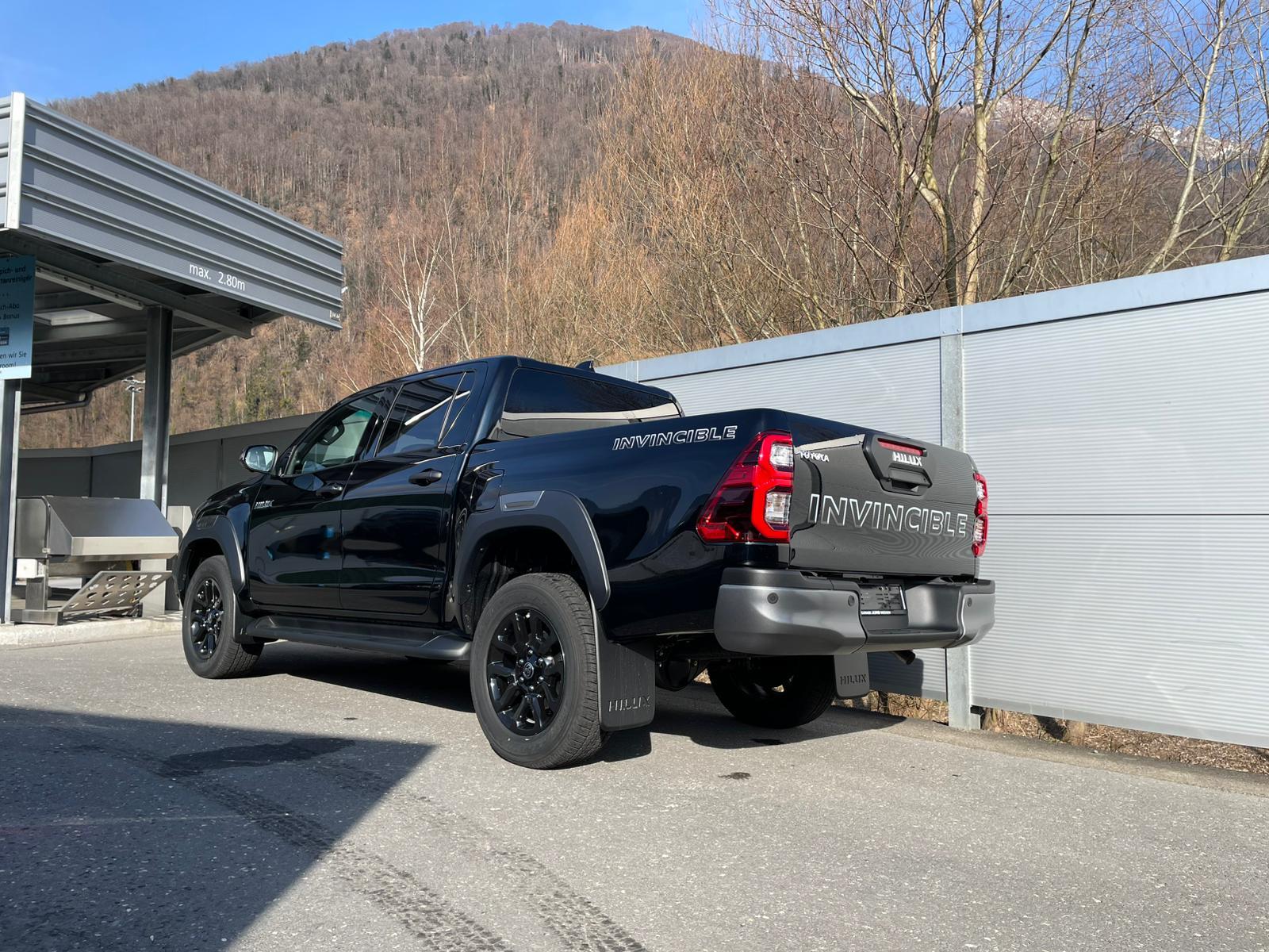 TOYOTA Hilux Double Cab.-Pick-up 2.8 D-4D 204 Invincible MHEV-image-3