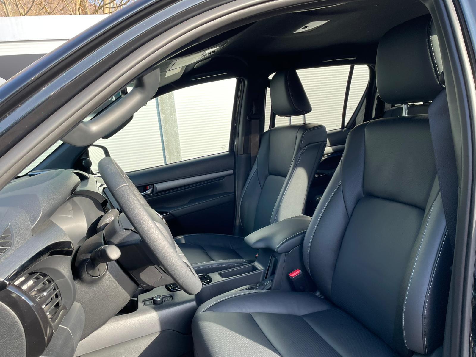 TOYOTA Hilux Double Cab.-Pick-up 2.8 D-4D 204 Invincible MHEV-image-6