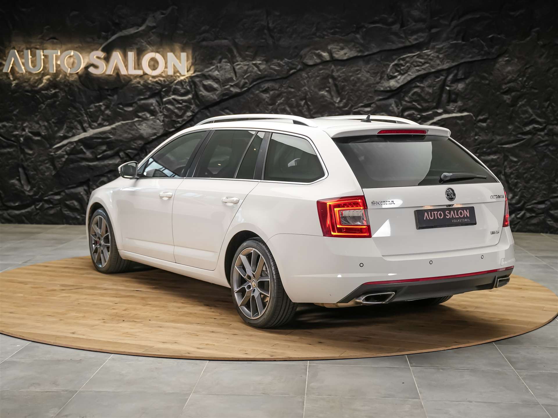 SKODA Octavia Combi 2.0 TDI RS DSG *Abstandsregler* El. Sitze mit Memory* Sitzheizung*-image-2