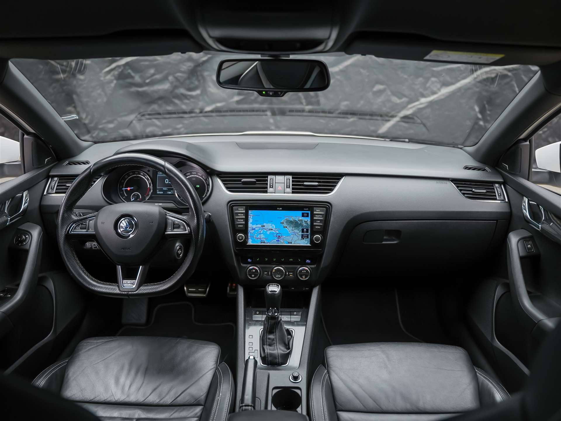 SKODA Octavia Combi 2.0 TDI RS DSG *Abstandsregler* El. Sitze mit Memory* Sitzheizung*-image-16