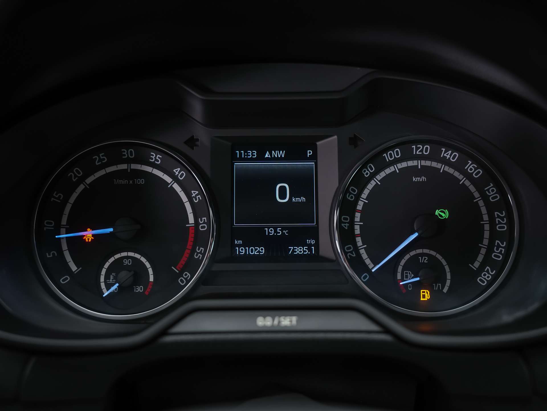 SKODA Octavia Combi 2.0 TDI RS DSG *Abstandsregler* El. Sitze mit Memory* Sitzheizung*-image-30