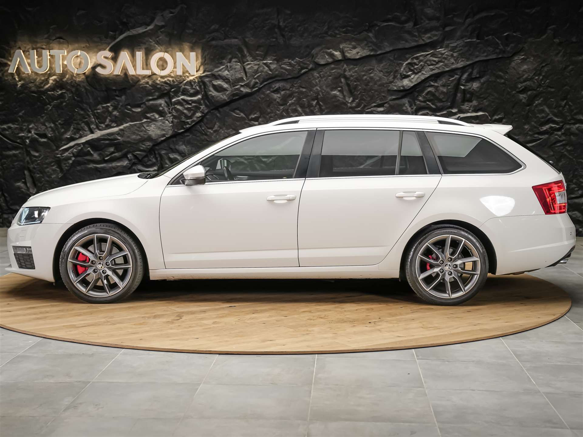 SKODA Octavia Combi 2.0 TDI RS DSG *Abstandsregler* El. Sitze mit Memory* Sitzheizung*-image-1