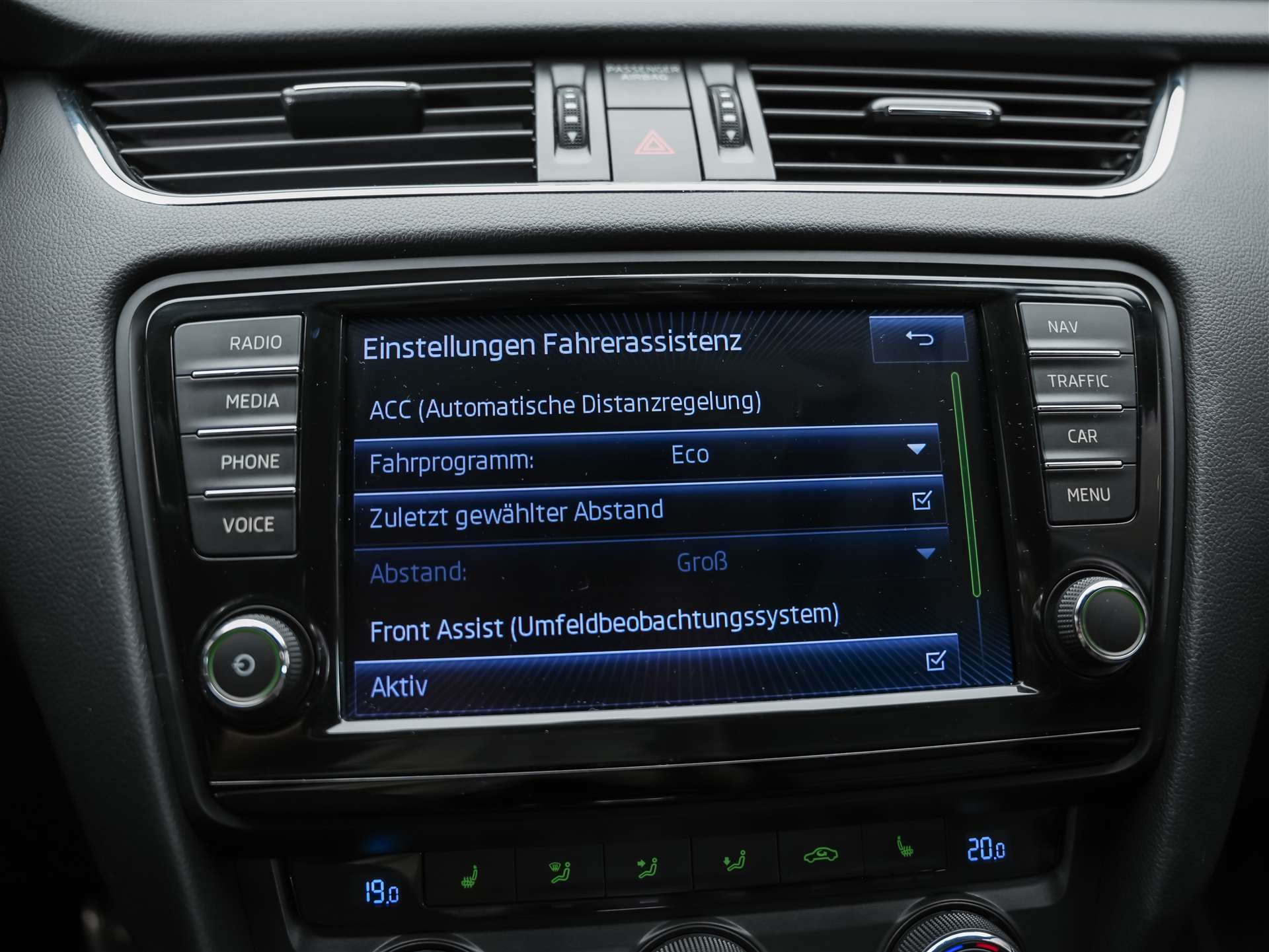 SKODA Octavia Combi 2.0 TDI RS DSG *Abstandsregler* El. Sitze mit Memory* Sitzheizung*-image-32