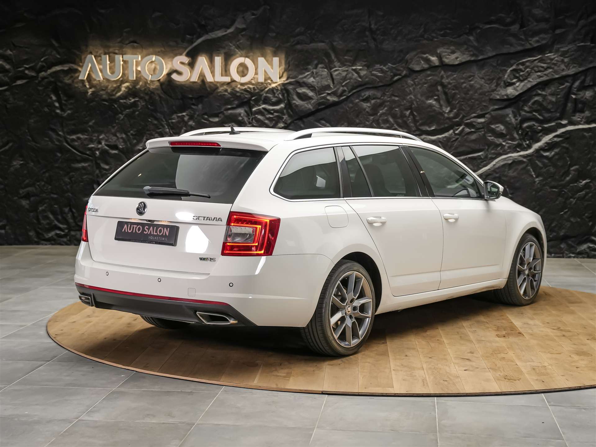 SKODA Octavia Combi 2.0 TDI RS DSG *Abstandsregler* El. Sitze mit Memory* Sitzheizung*-image-4
