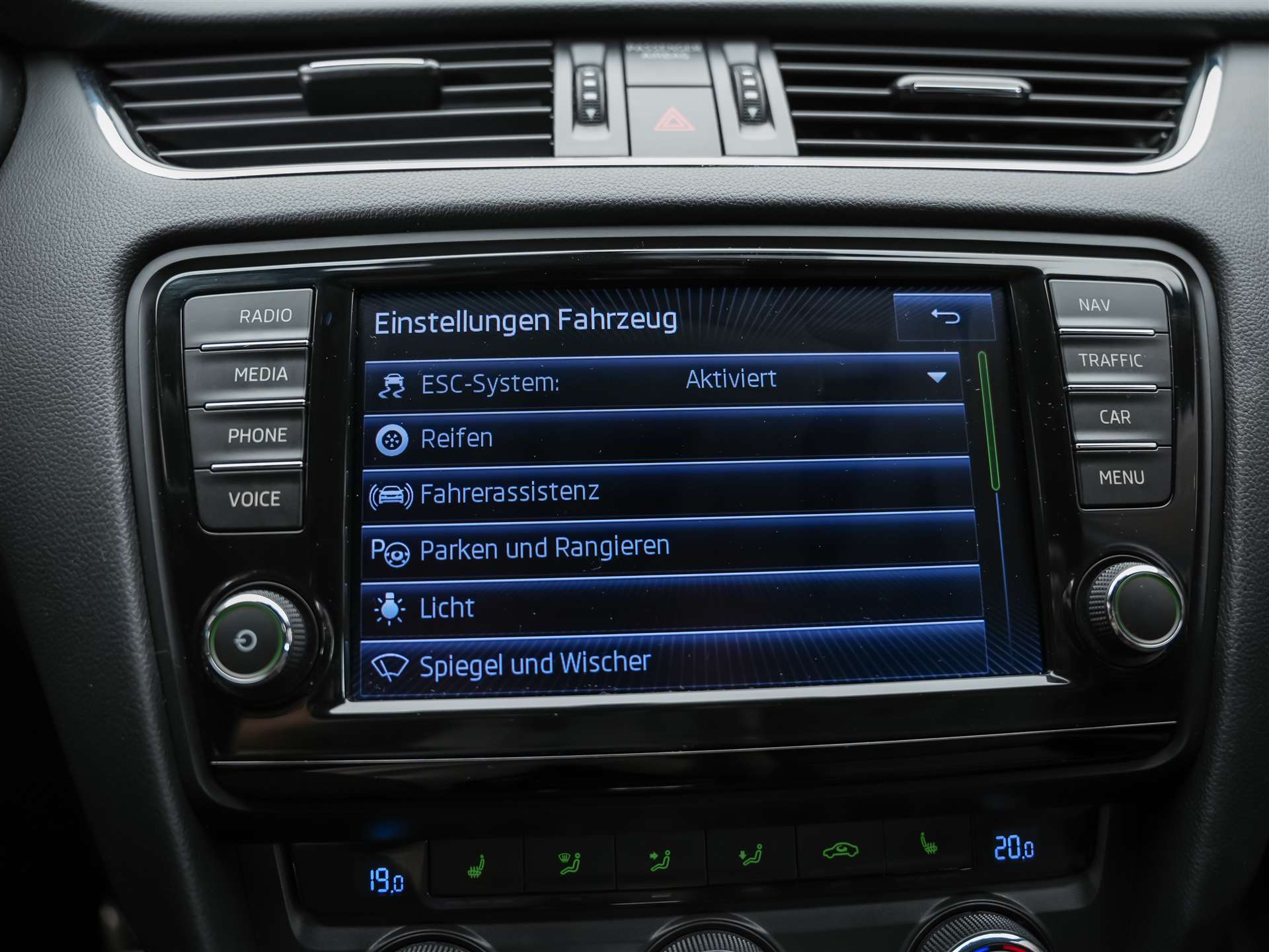 SKODA Octavia Combi 2.0 TDI RS DSG *Abstandsregler* El. Sitze mit Memory* Sitzheizung*-image-31