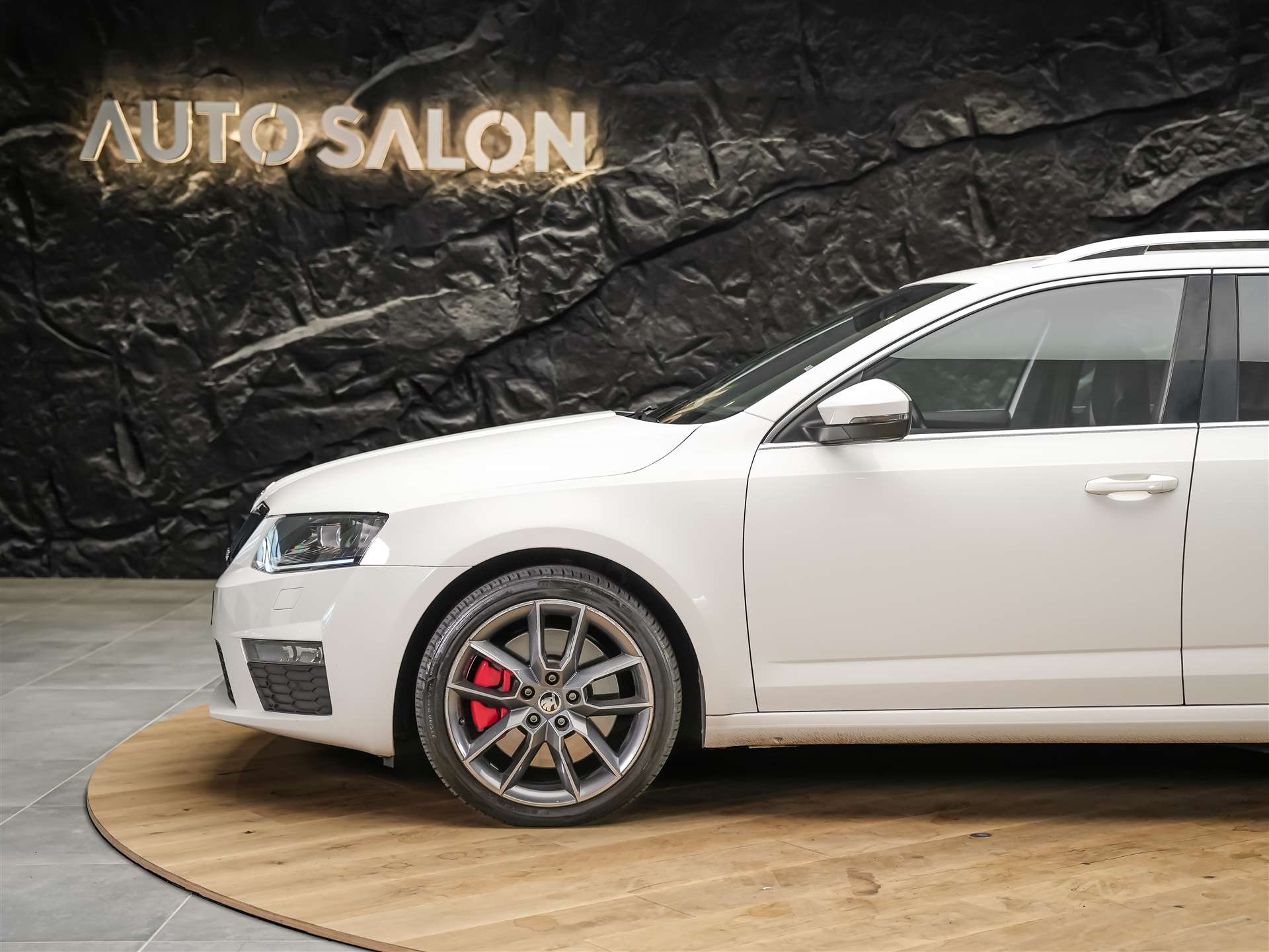 SKODA Octavia Combi 2.0 TDI RS DSG *Abstandsregler* El. Sitze mit Memory* Sitzheizung*-image-13