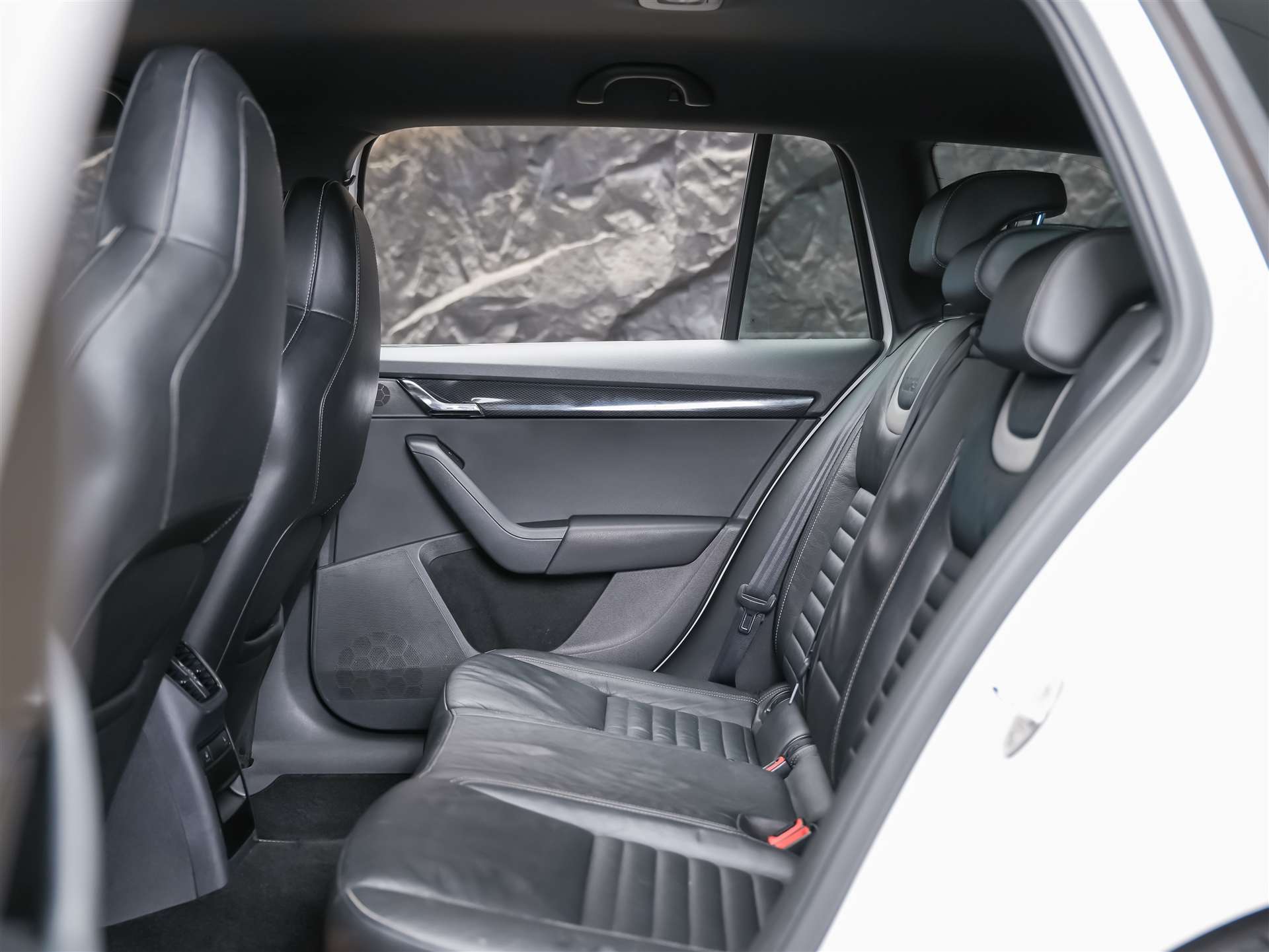 SKODA Octavia Combi 2.0 TDI RS DSG *Abstandsregler* El. Sitze mit Memory* Sitzheizung*-image-10