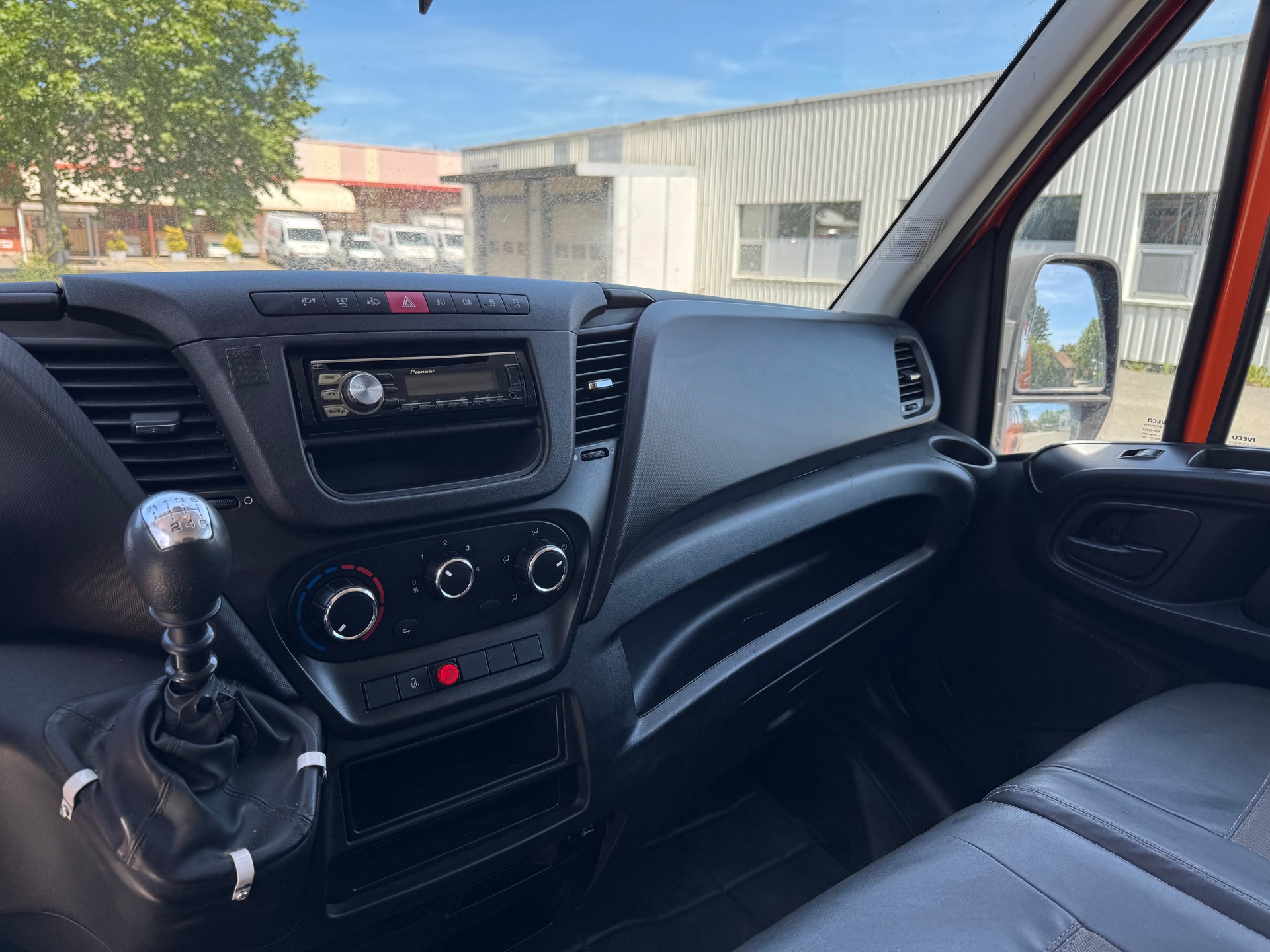IVECO 35 C 15 V-image-11