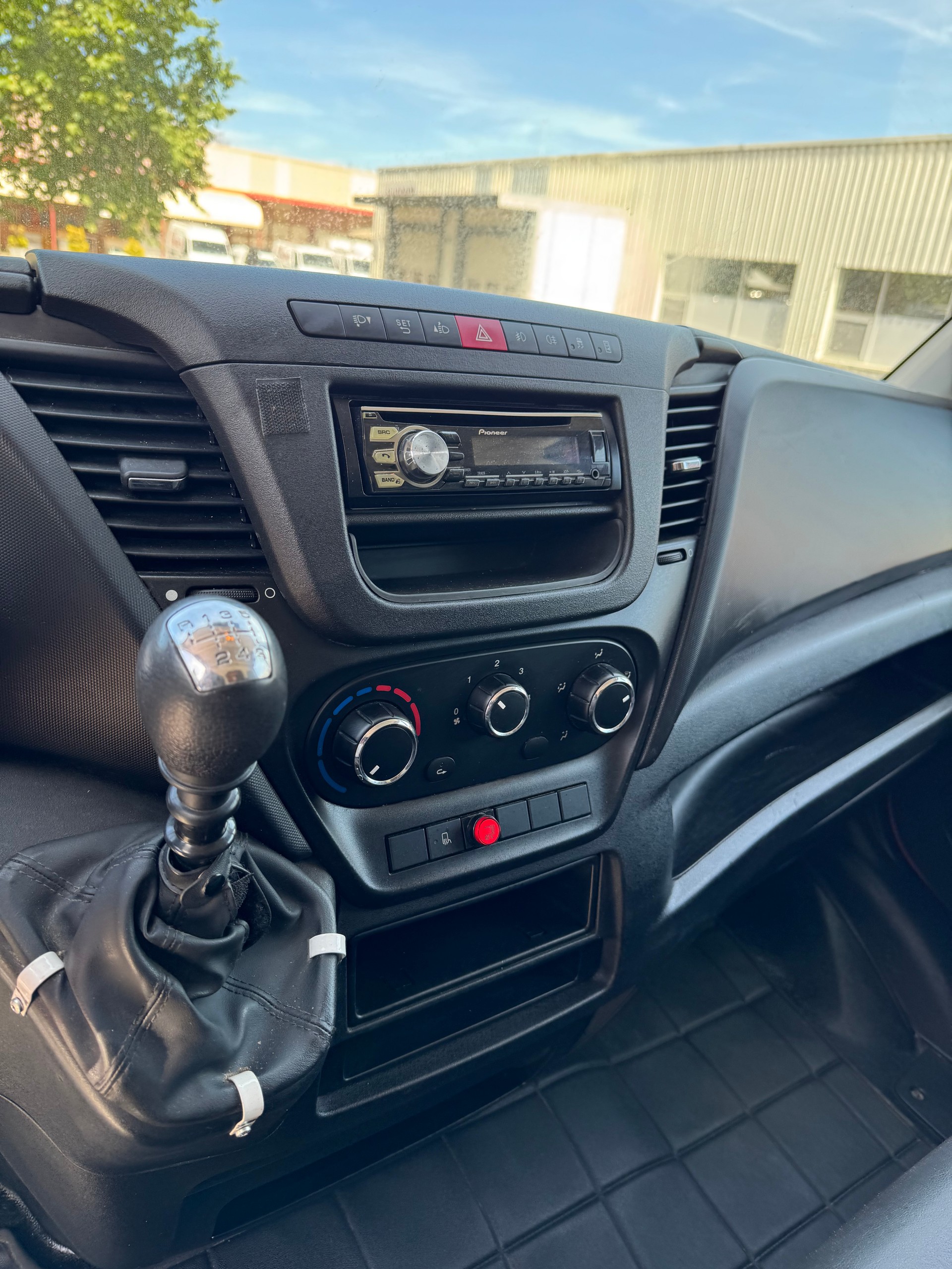 IVECO 35 C 15 V-image-12
