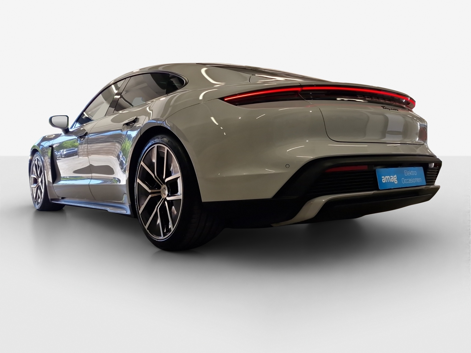 PORSCHE Taycan 104kWh-image-3