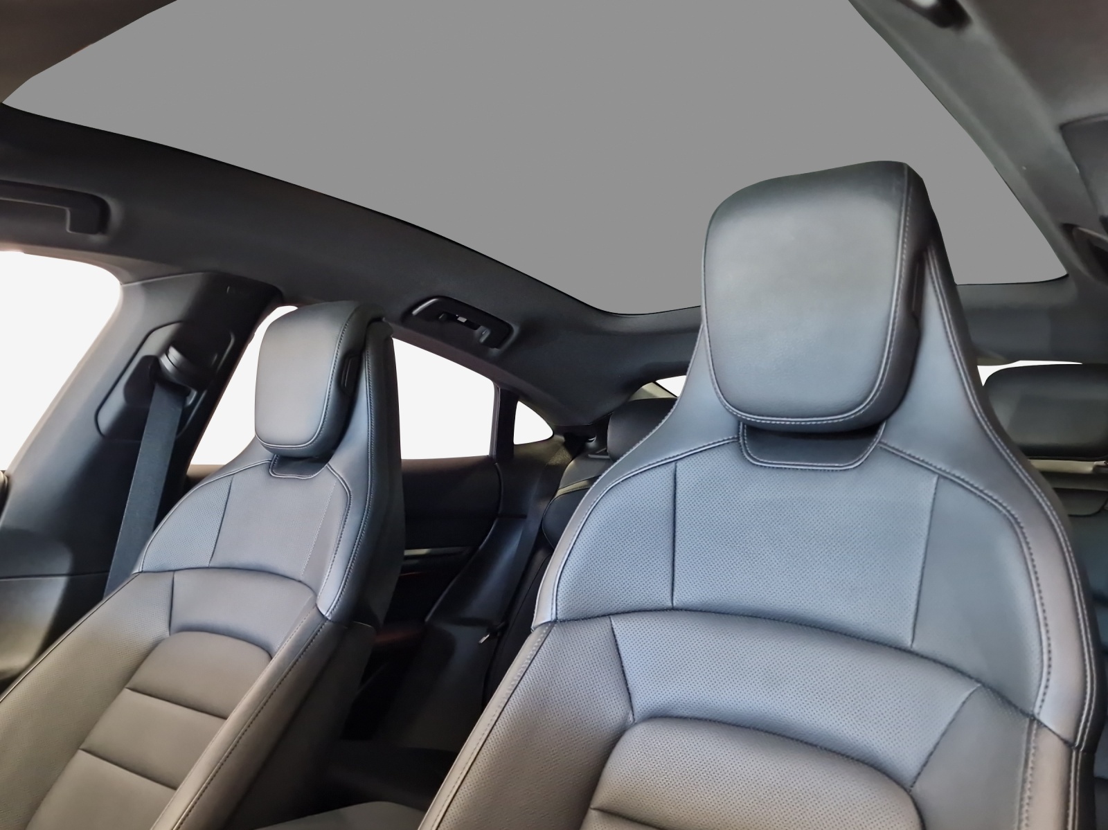 PORSCHE Taycan 104kWh-image-6