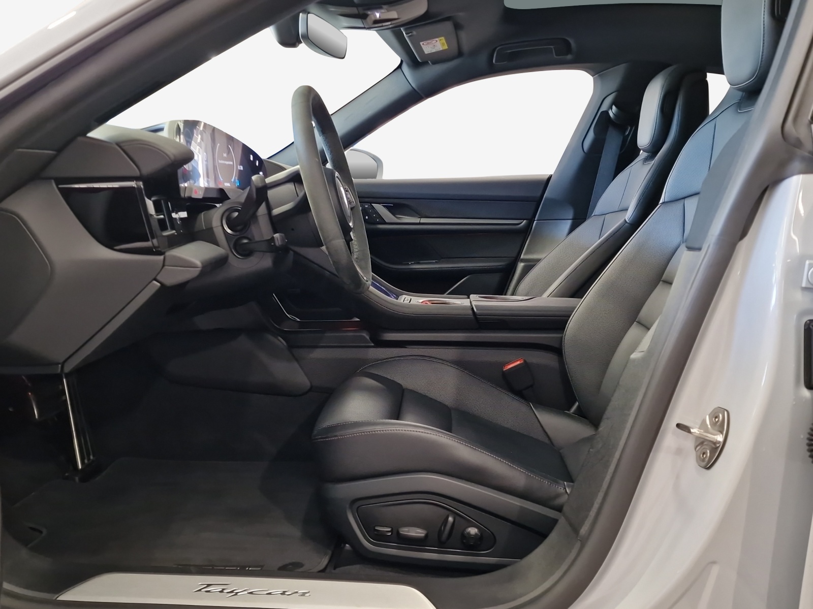 PORSCHE Taycan 104kWh-image-15
