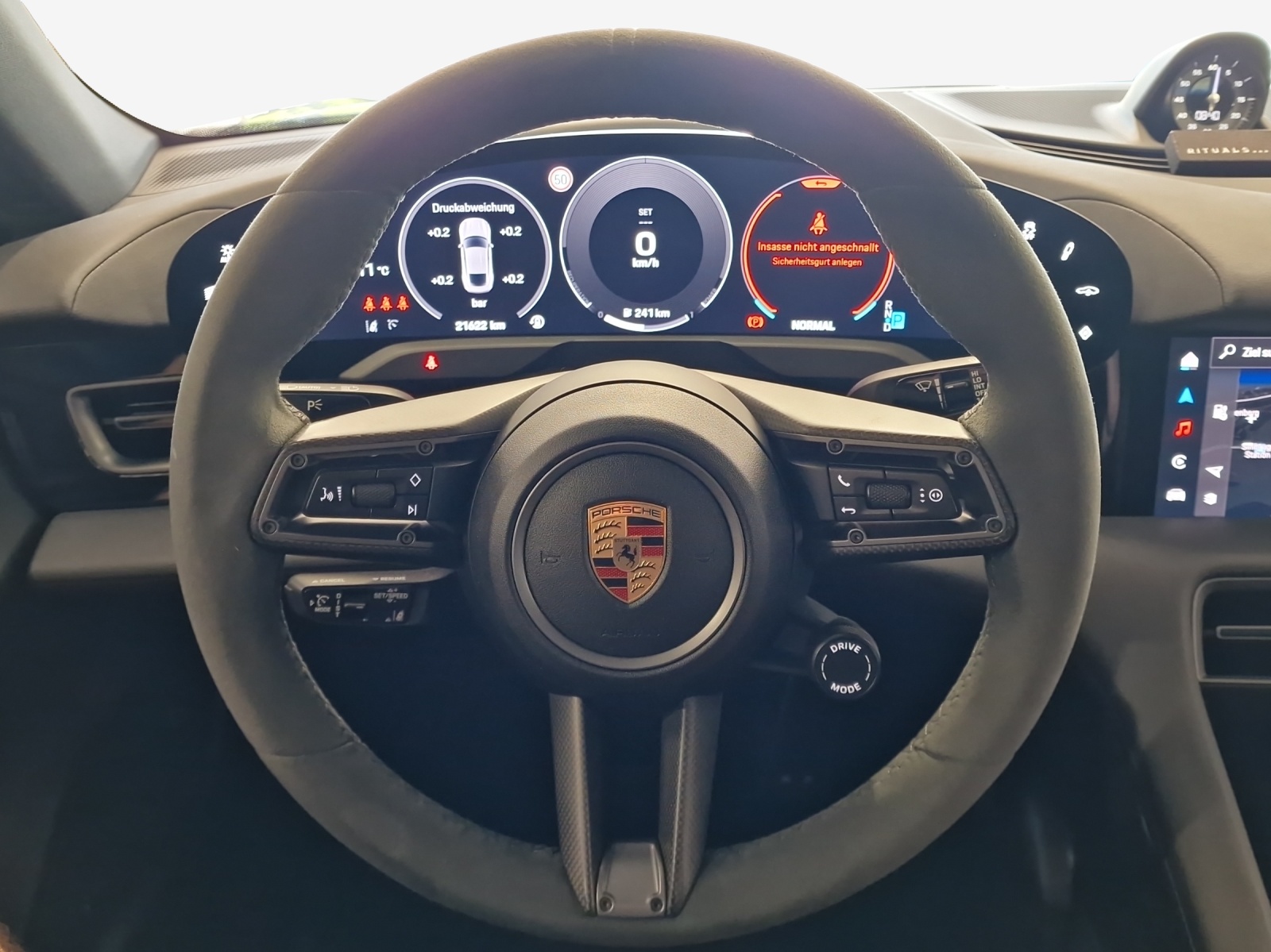 PORSCHE Taycan 104kWh-image-17