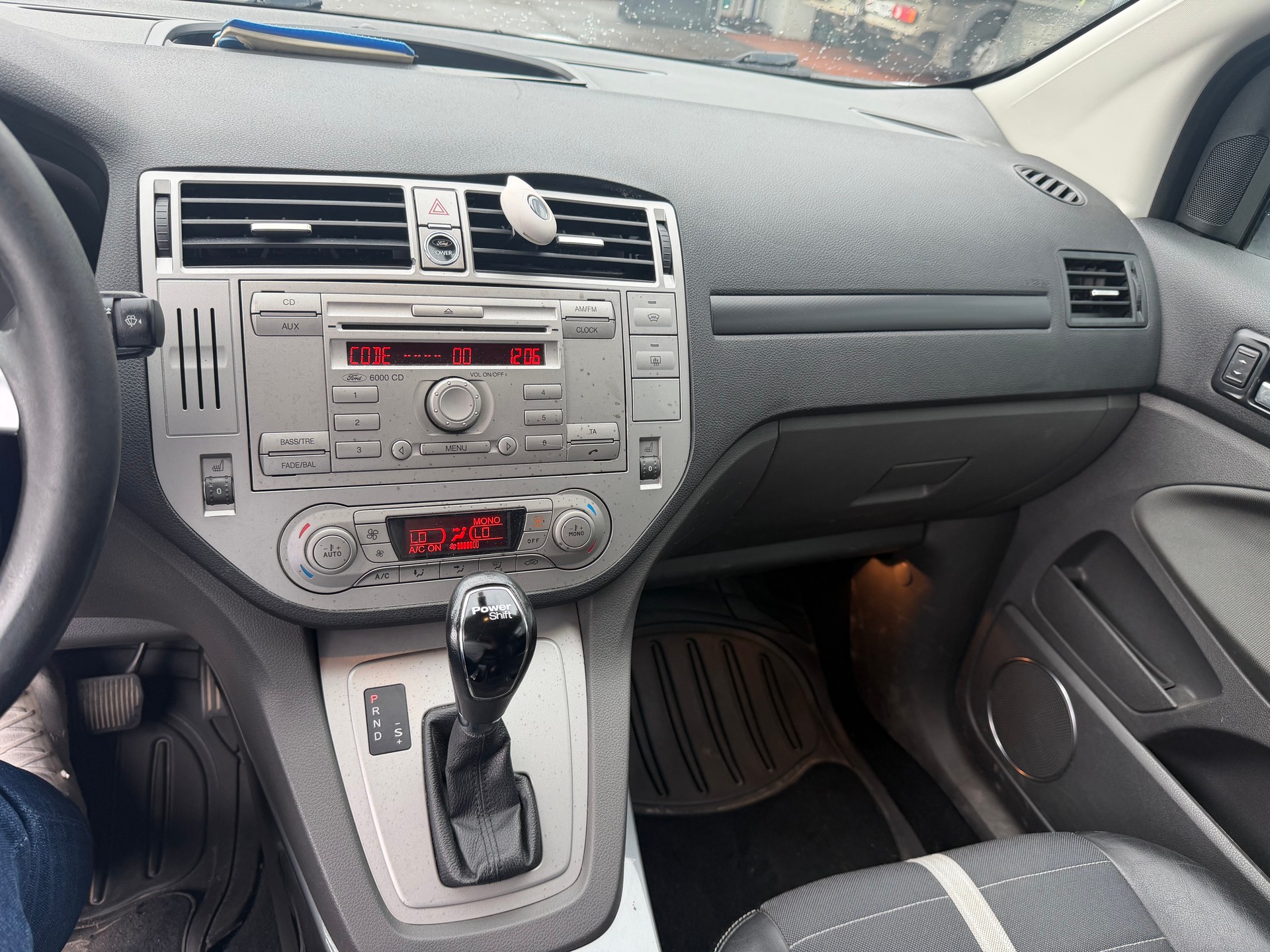 FORD Kuga 2.0 TDCi Titanium 4WD PowerShift-image-12