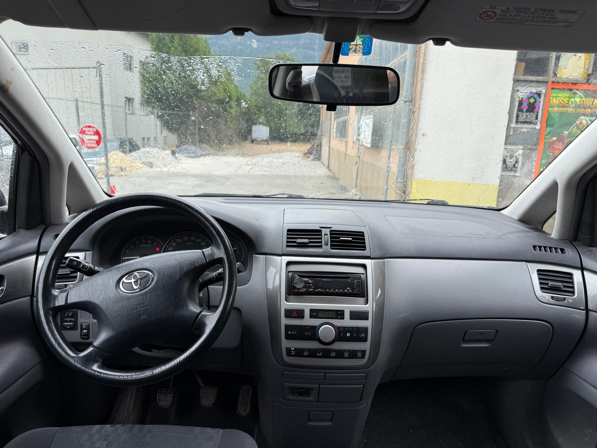 TOYOTA Avensis Verso 2.0 VVT-i Linea Terra-image-8