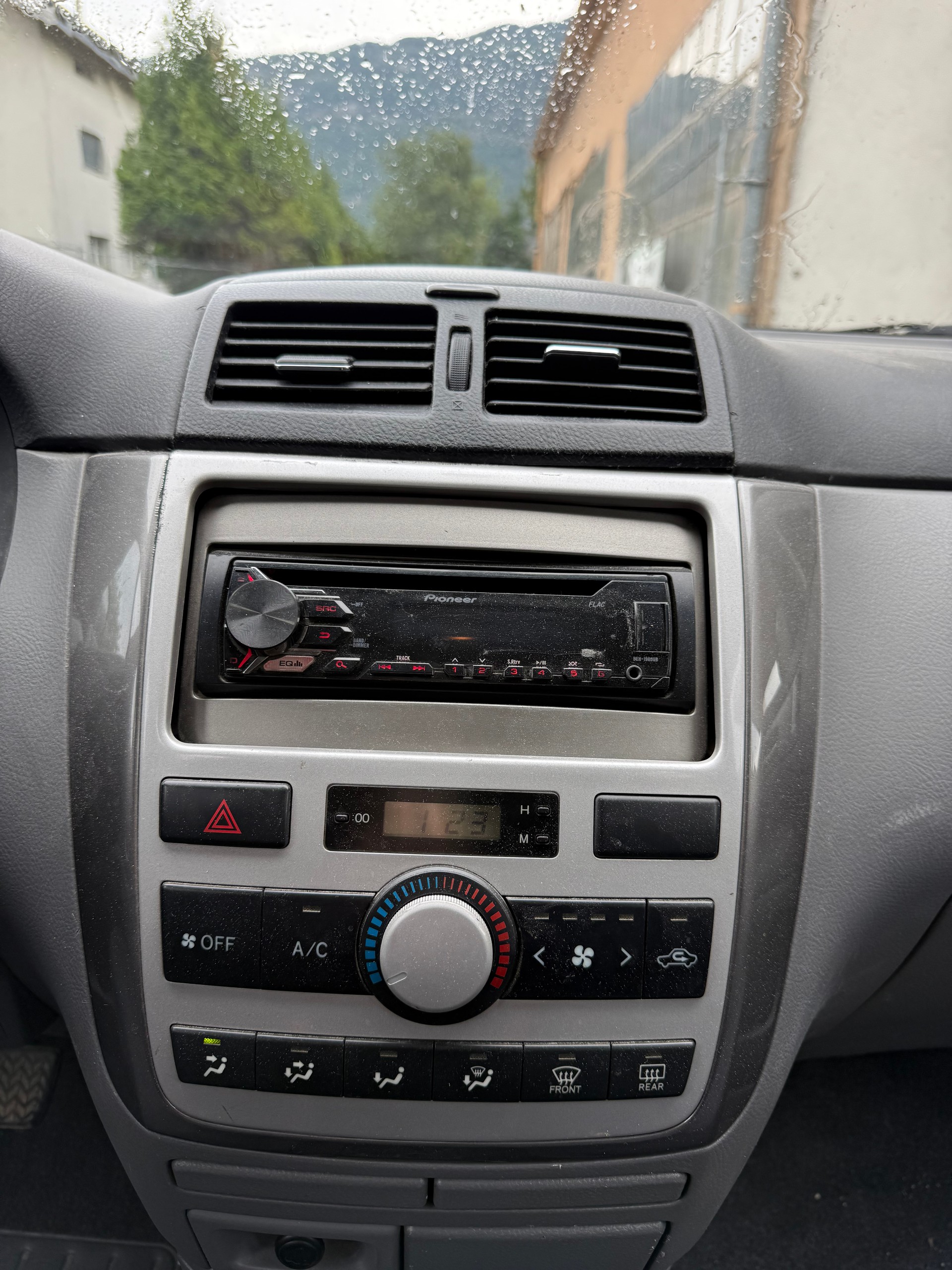TOYOTA Avensis Verso 2.0 VVT-i Linea Terra-image-9