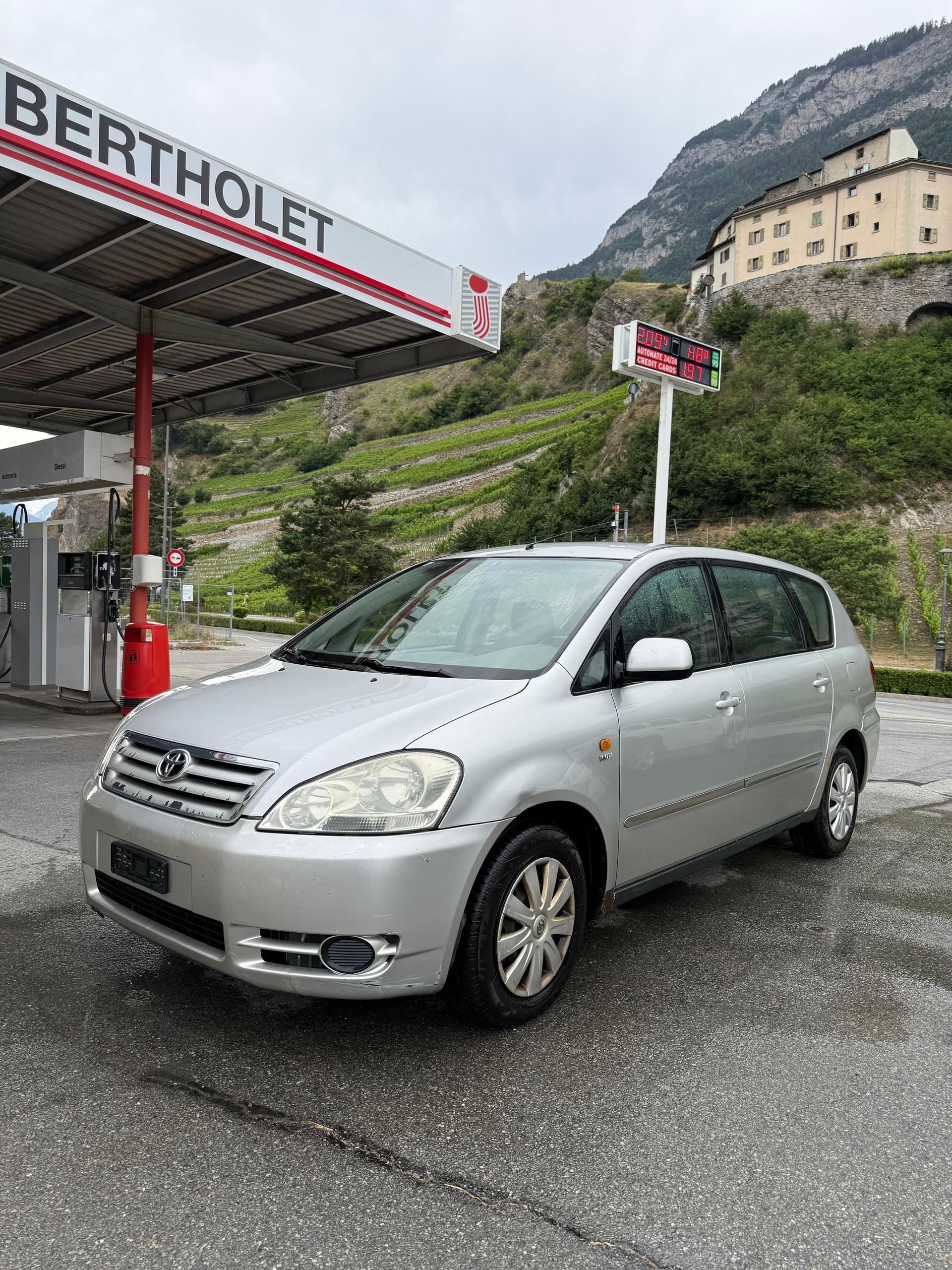 TOYOTA Avensis Verso 2.0 VVT-i Linea Terra-image-1
