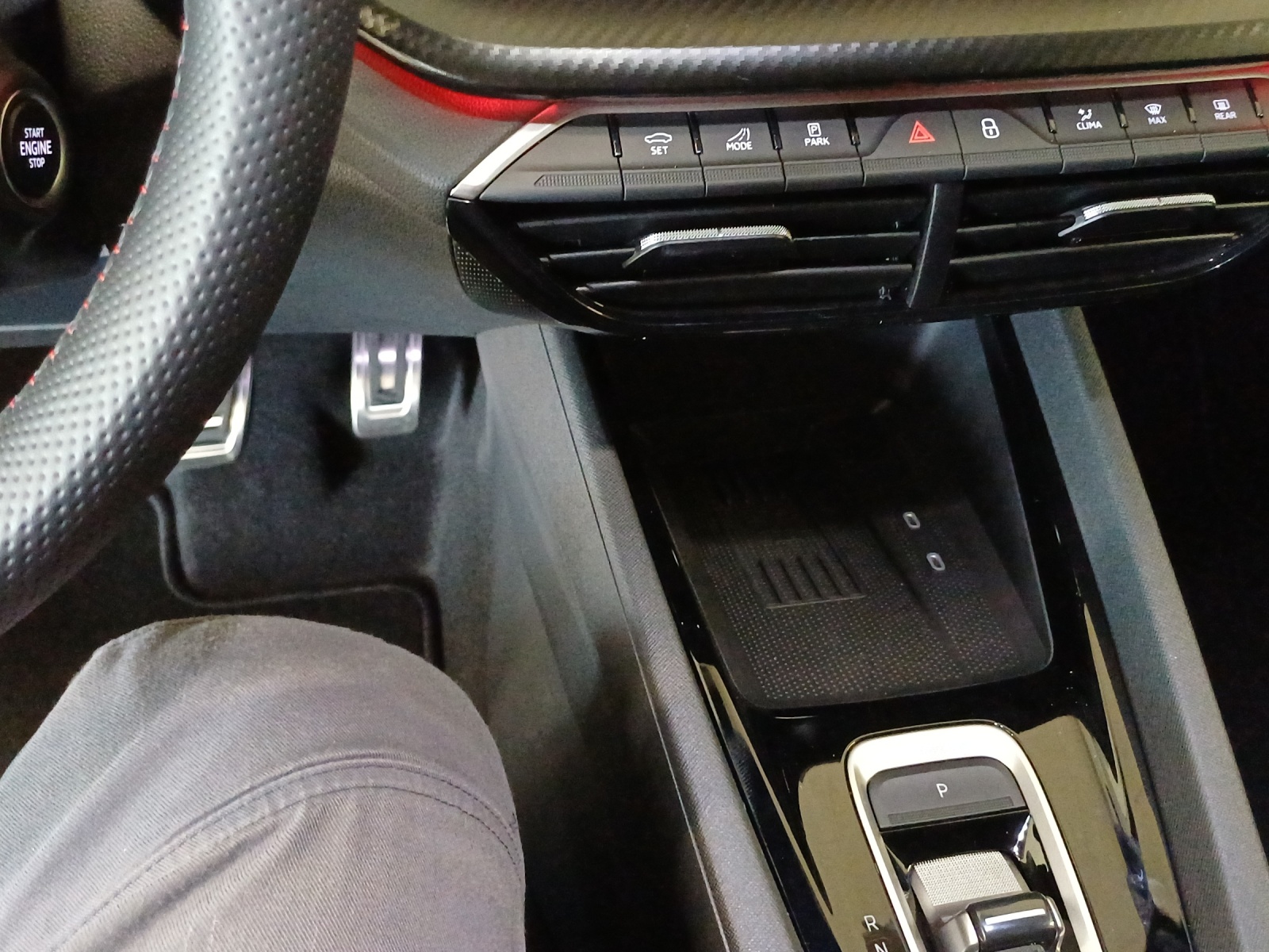 SKODA Octavia Combi 2.0 TSI DSG RS 30 Years Edition-image-10