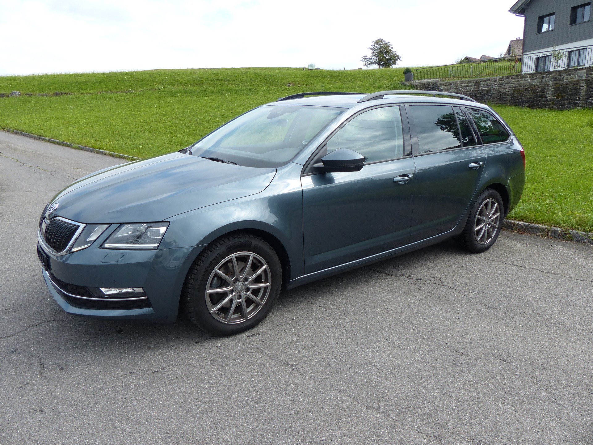 SKODA Octavia Combi 2.0 TDI Style DSG-image-3