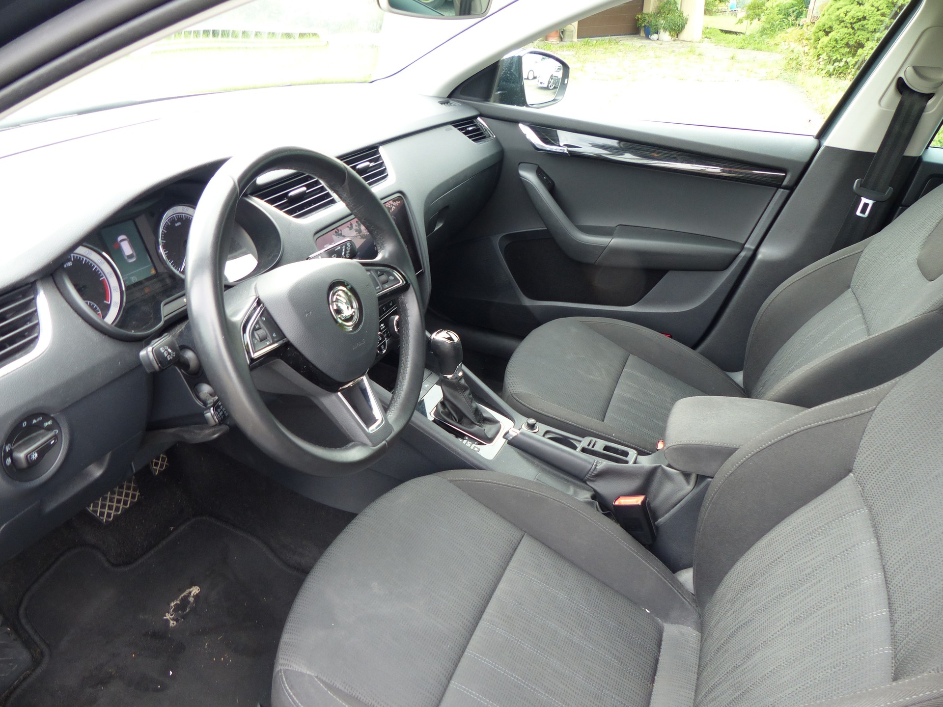 SKODA Octavia Combi 2.0 TDI Style DSG-image-11