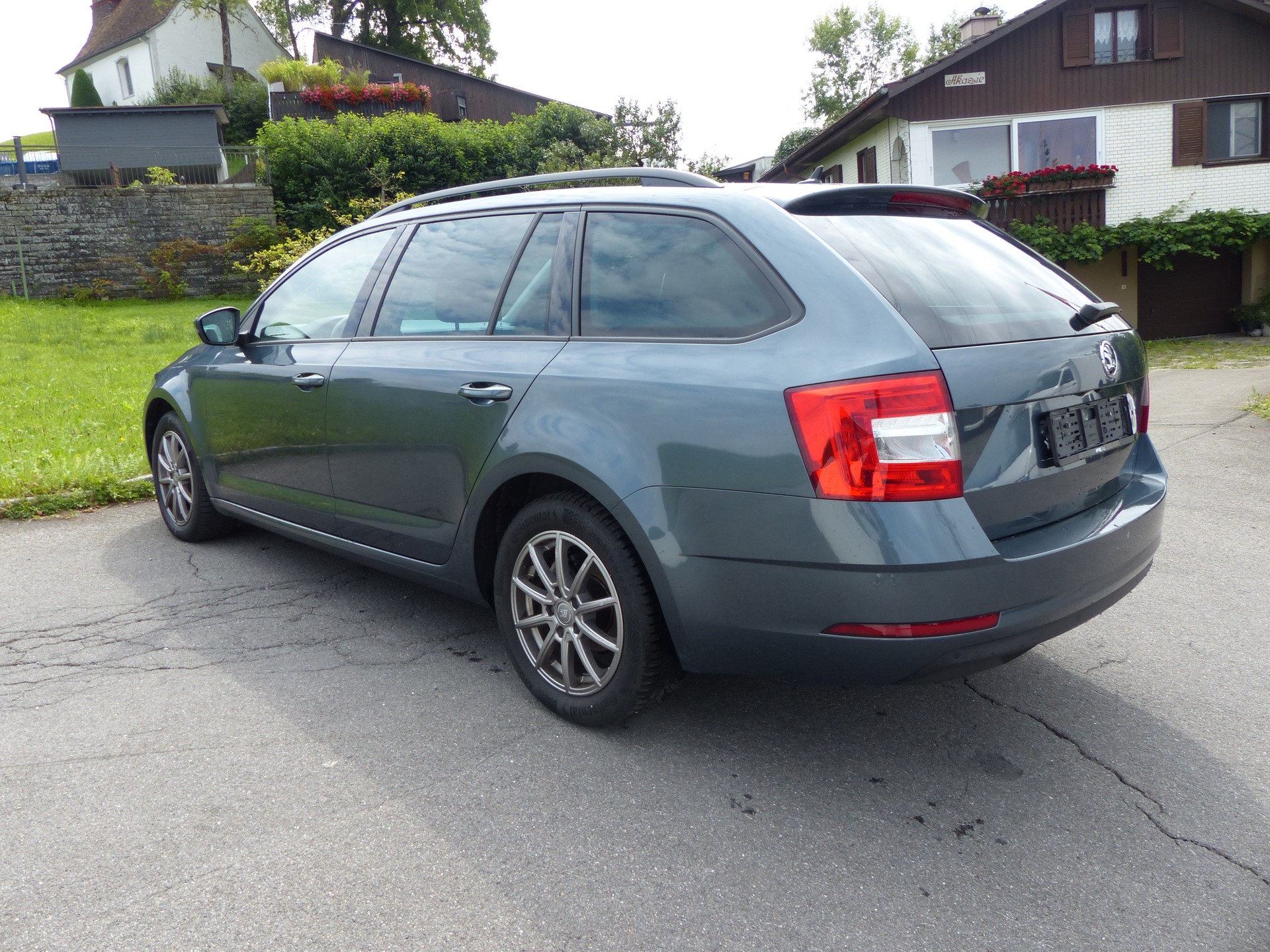 SKODA Octavia Combi 2.0 TDI Style DSG-image-6