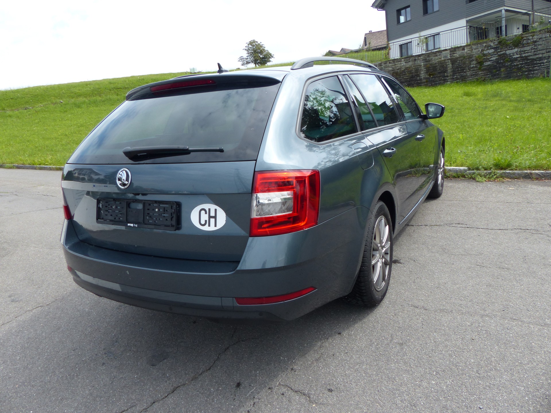 SKODA Octavia Combi 2.0 TDI Style DSG-image-5