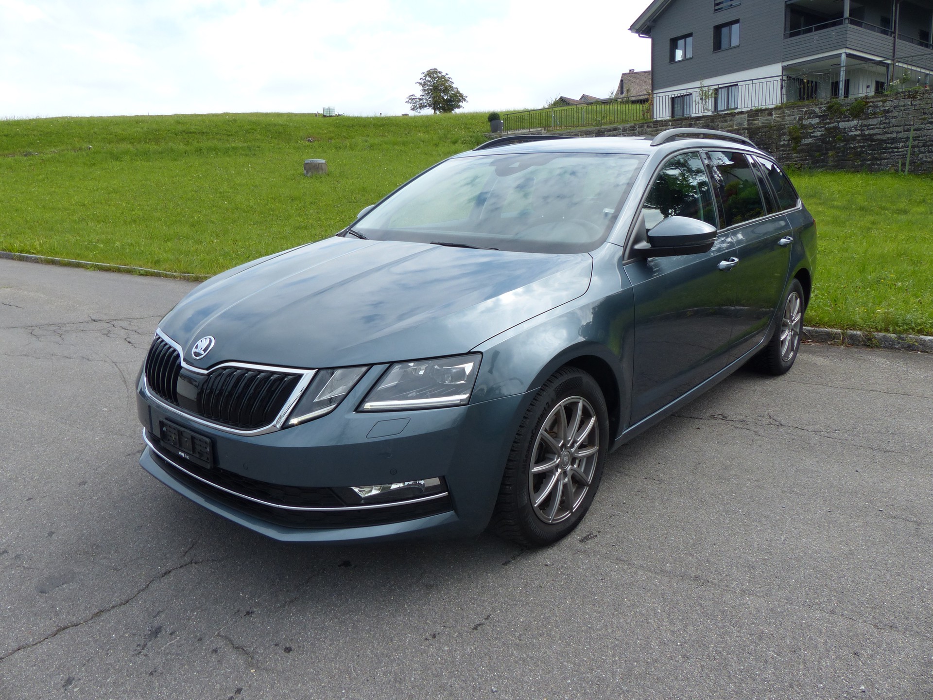 SKODA Octavia Combi 2.0 TDI Style DSG-image-2