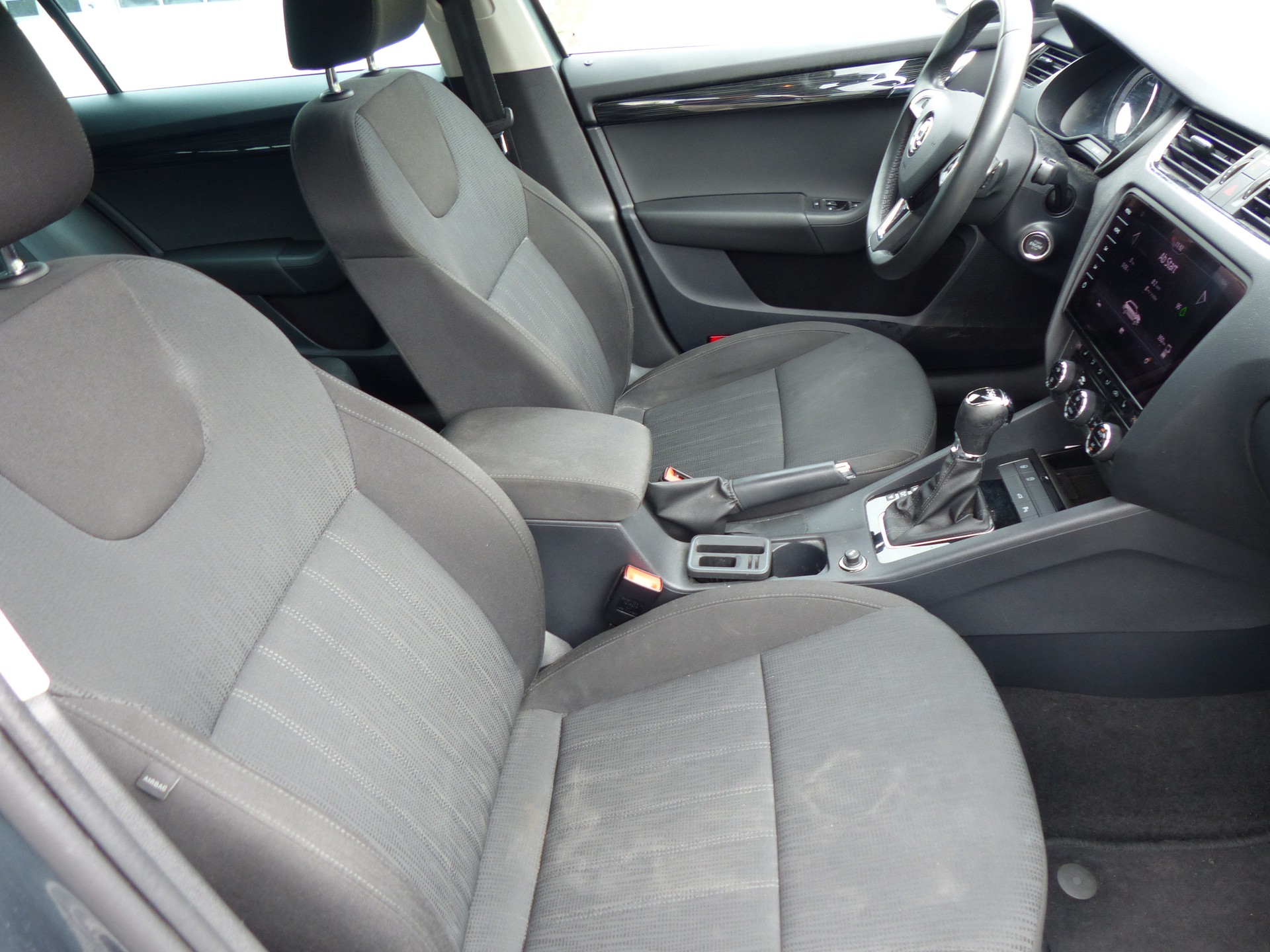 SKODA Octavia Combi 2.0 TDI Style DSG-image-12