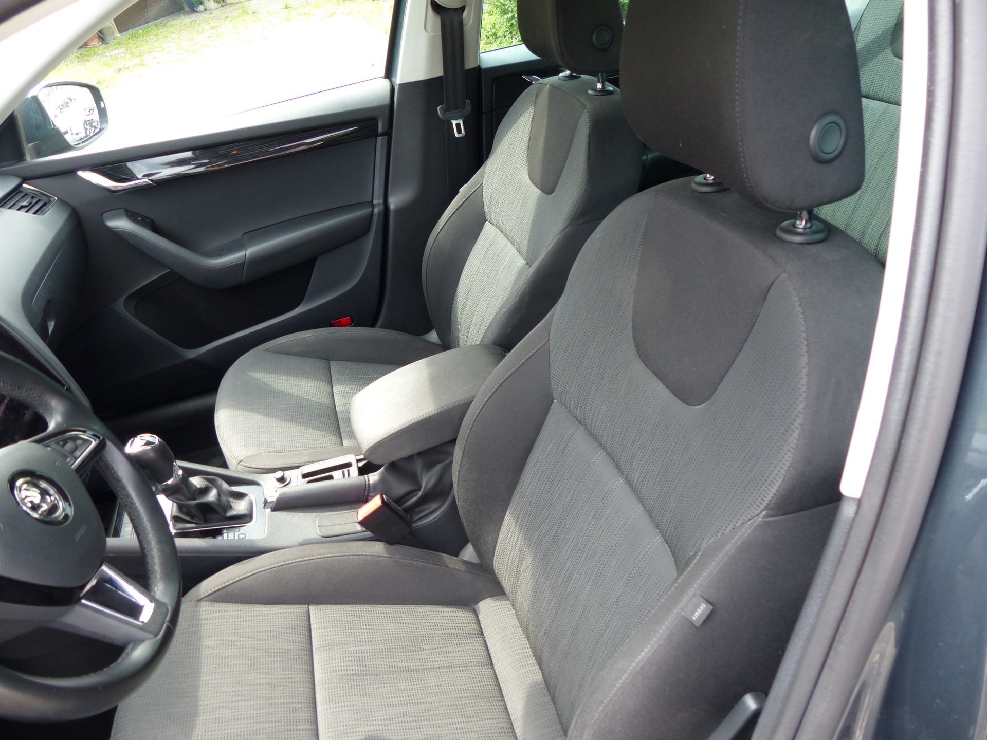 SKODA Octavia Combi 2.0 TDI Style DSG-image-15