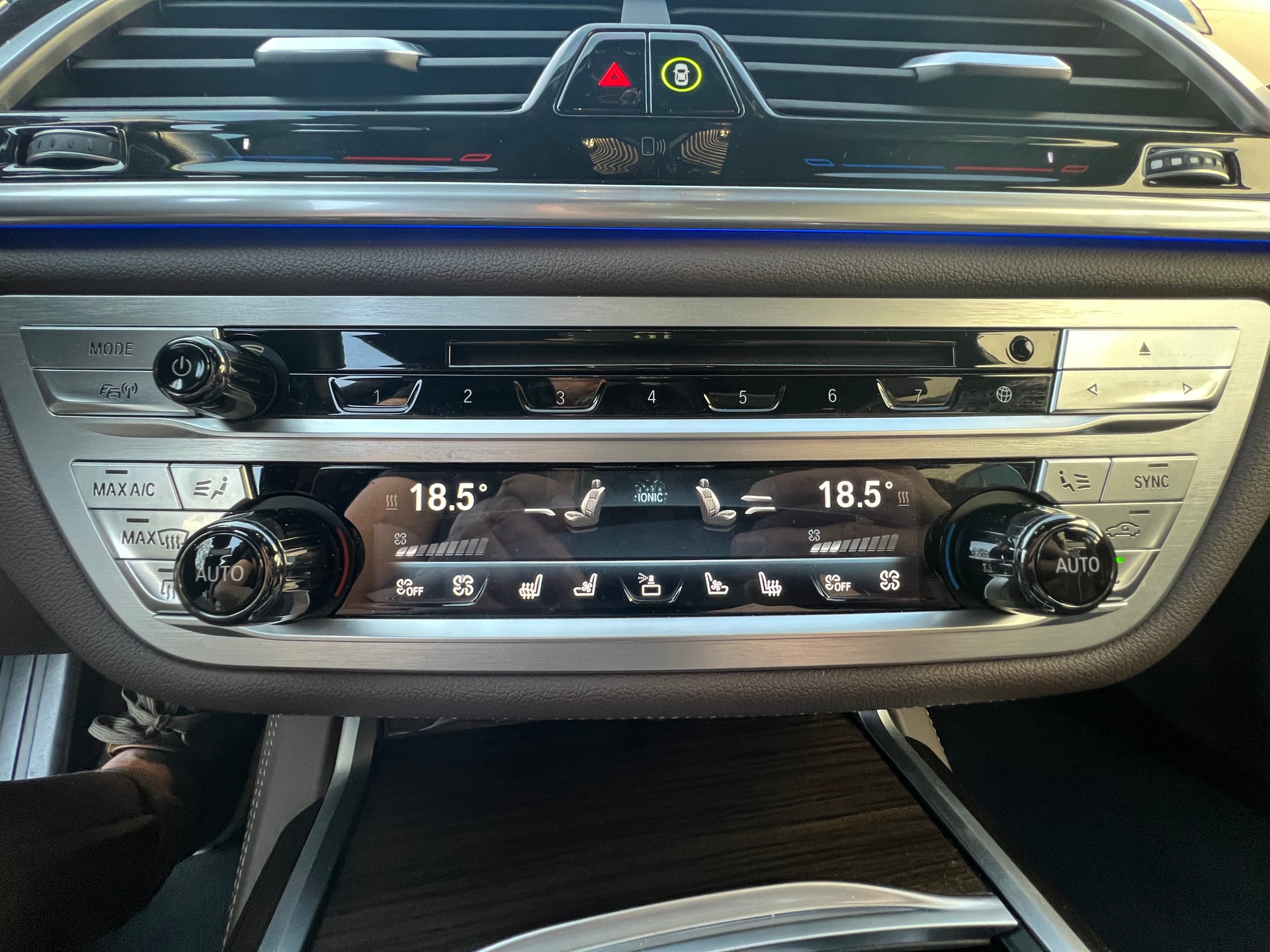 BMW 750d xDrive Steptronic-image-14