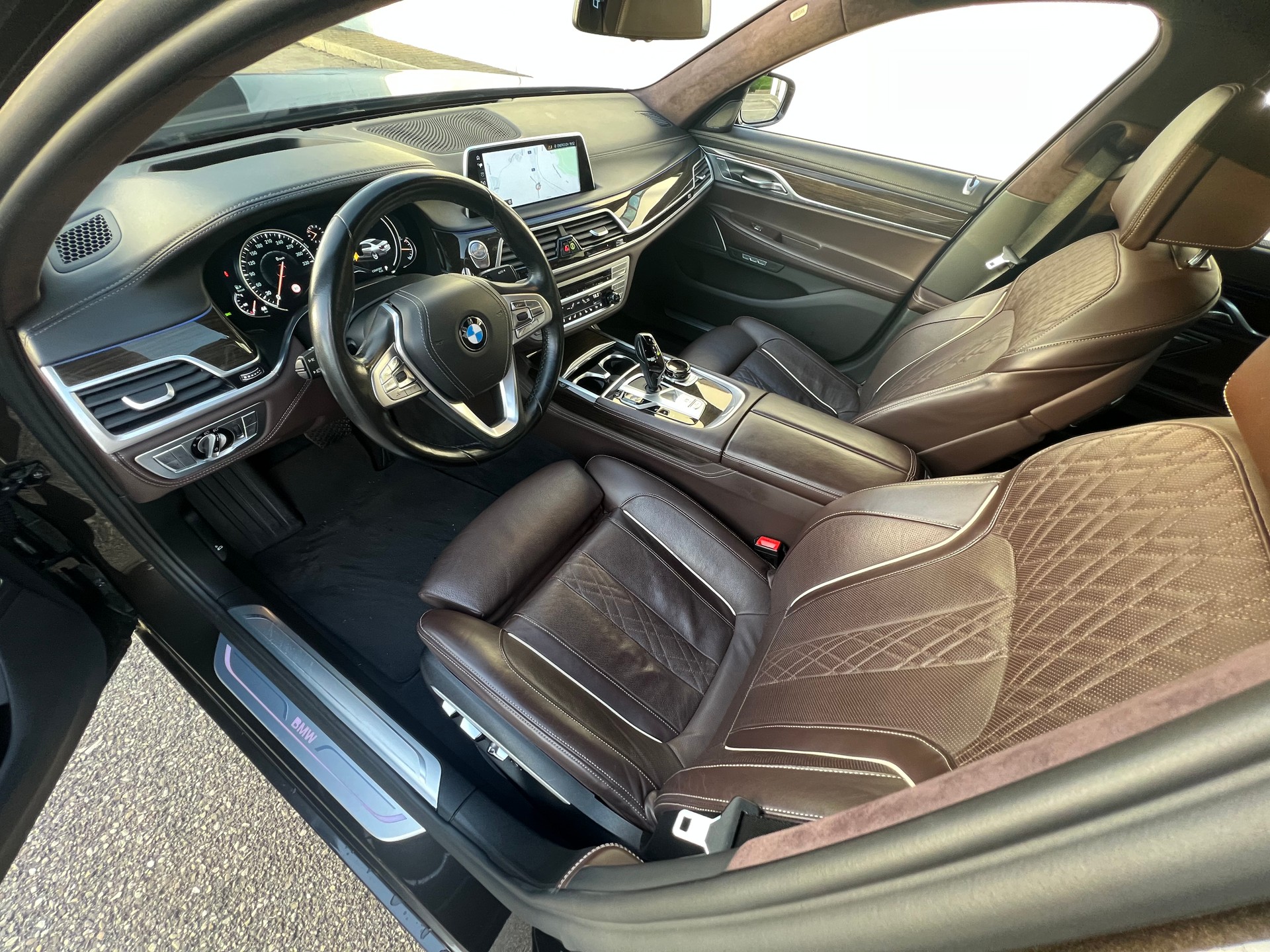 BMW 750d xDrive Steptronic-image-6