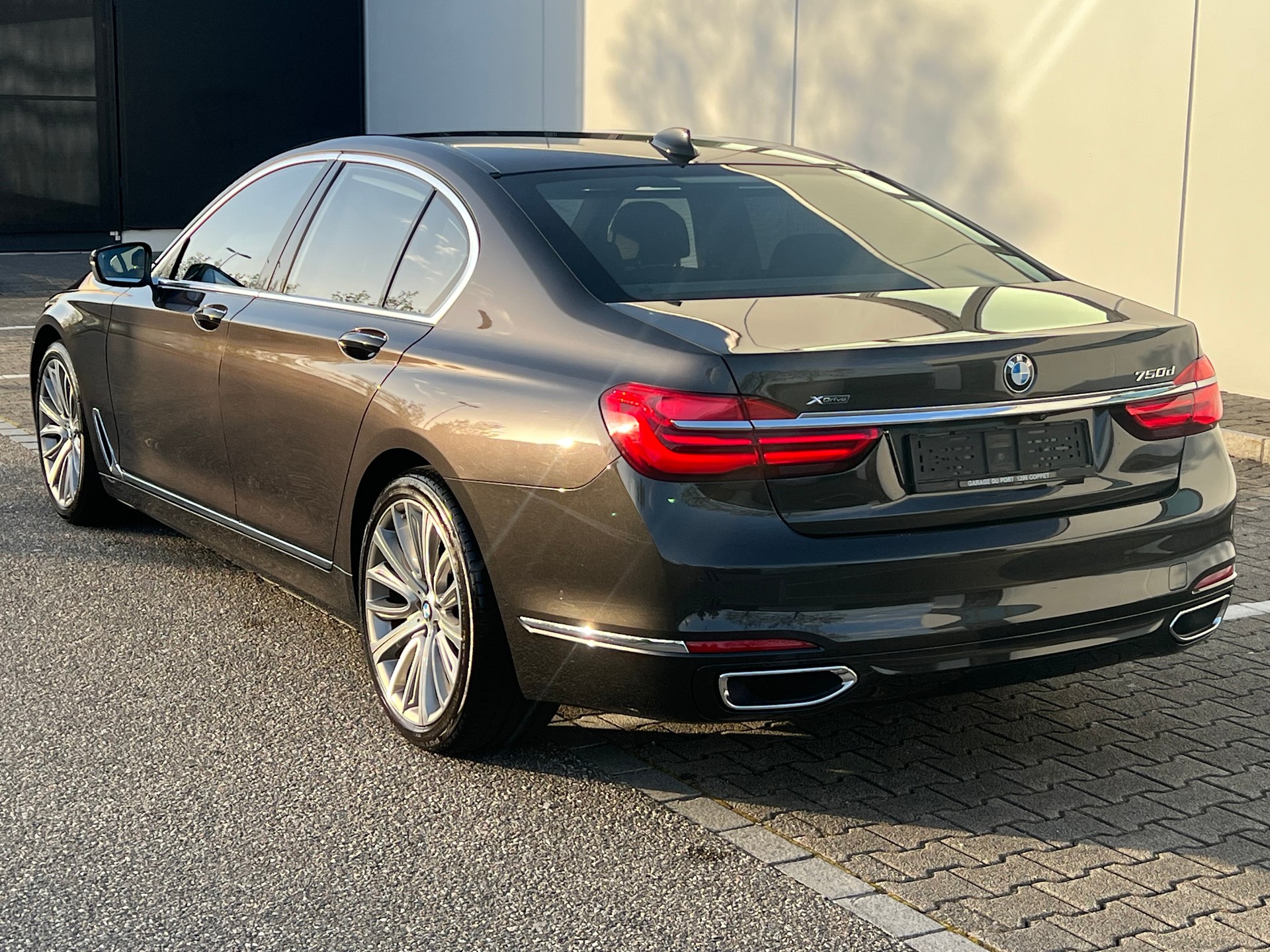 BMW 750d xDrive Steptronic-image-0