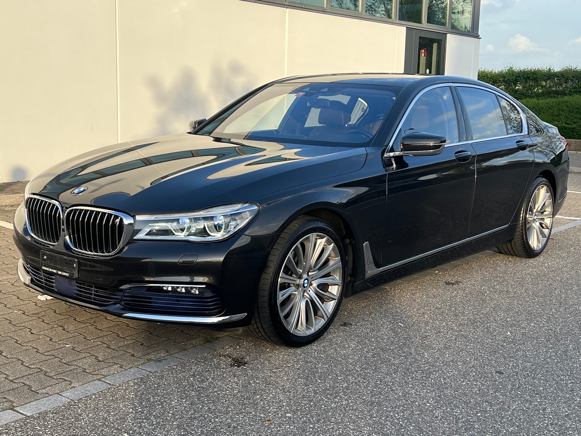 BMW 750d xDrive Steptronic-image-1