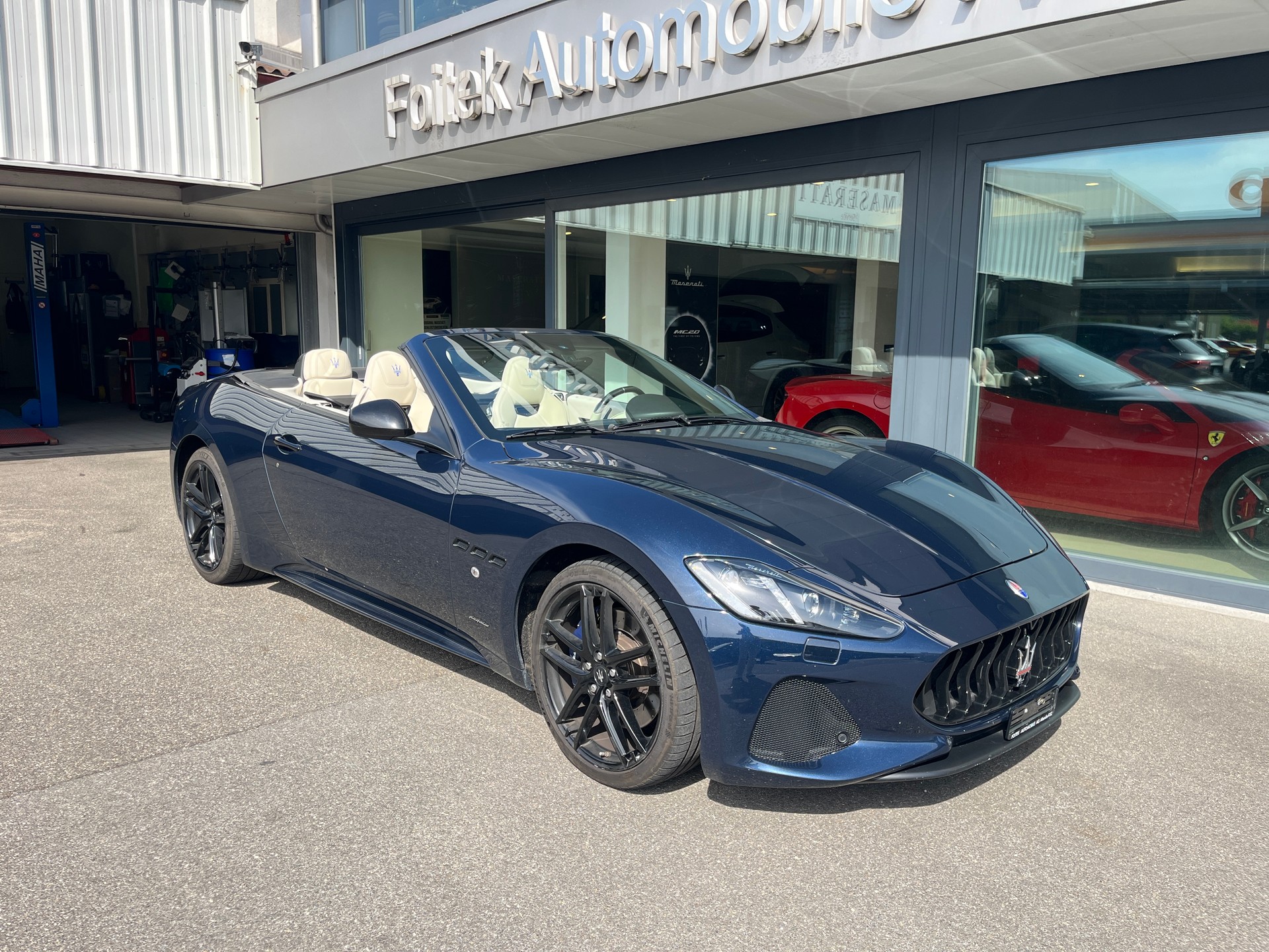 MASERATI GranCabrio Sport-image-2
