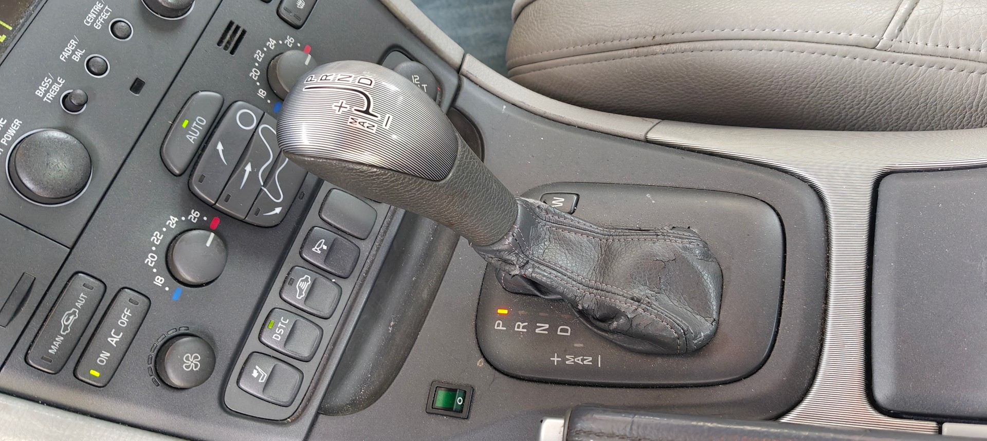 VOLVO S80 T6-image-9