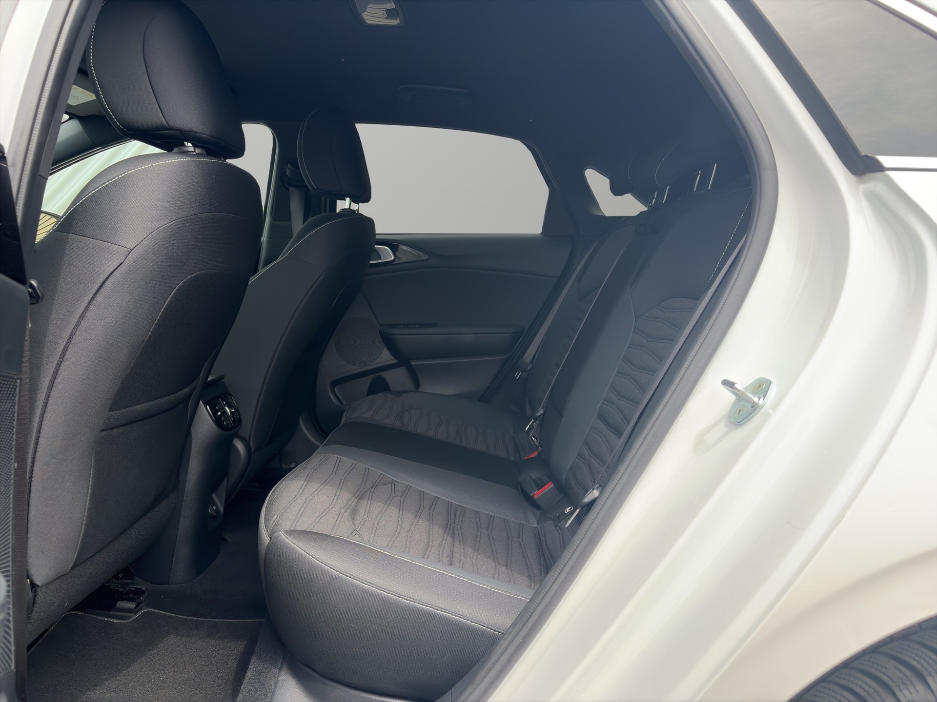 KIA Ceed 1.5 T-GDi GT-Line-image-6