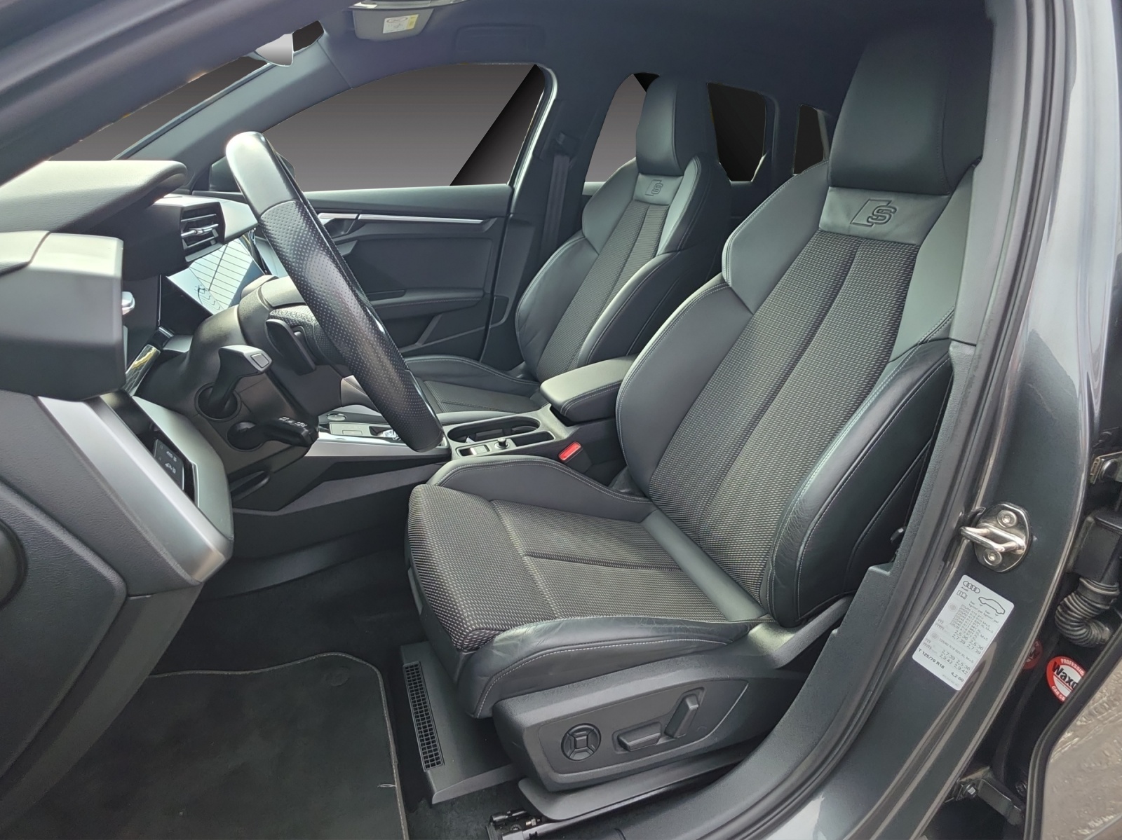 AUDI A3 Sportback 35 TFSI S line Attraction S-tronic-image-13