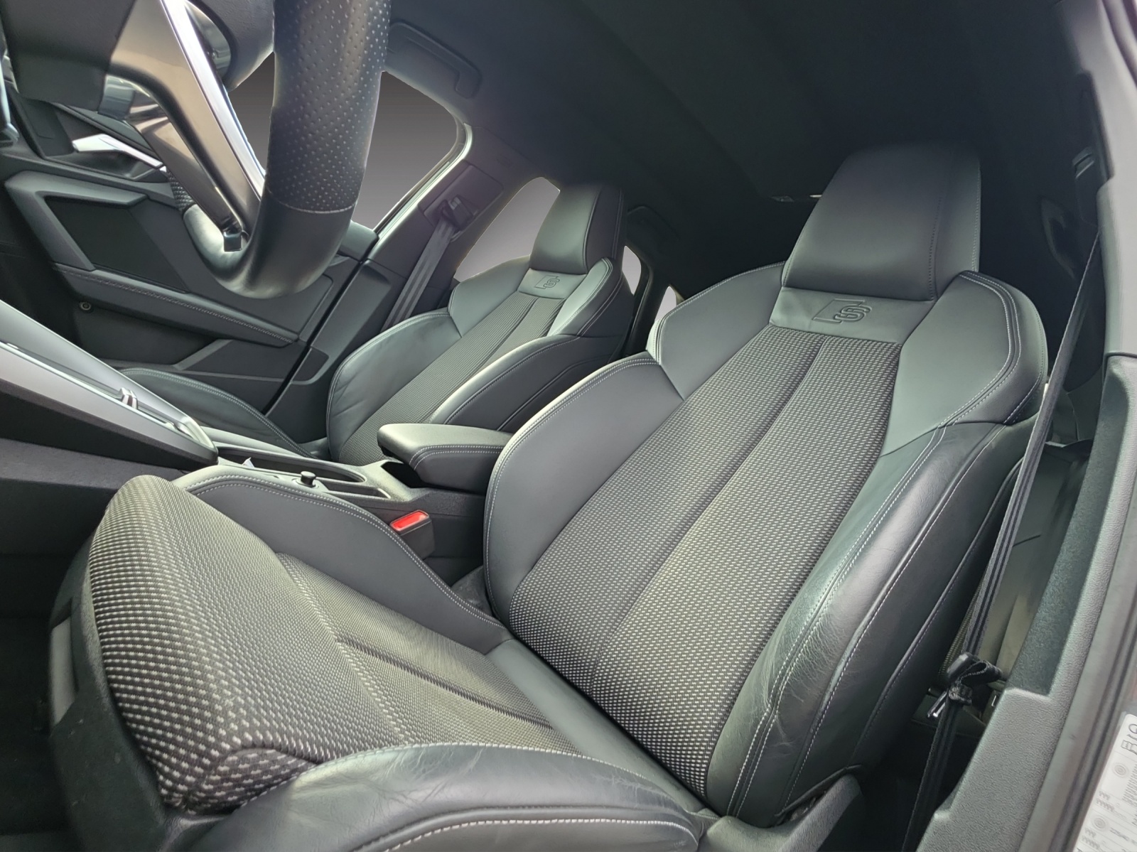 AUDI A3 Sportback 35 TFSI S line Attraction S-tronic-image-12