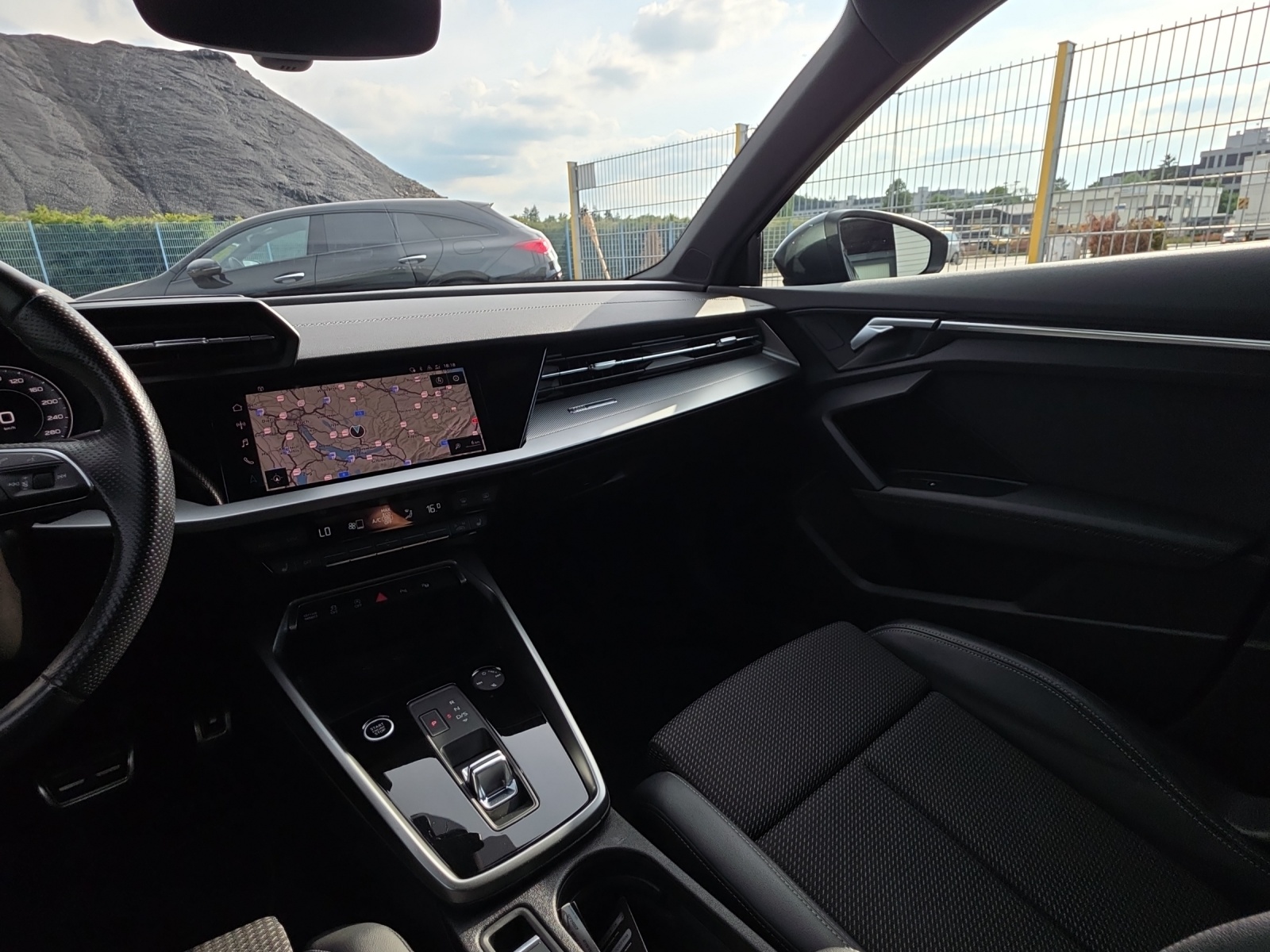 AUDI A3 Sportback 35 TFSI S line Attraction S-tronic-image-11